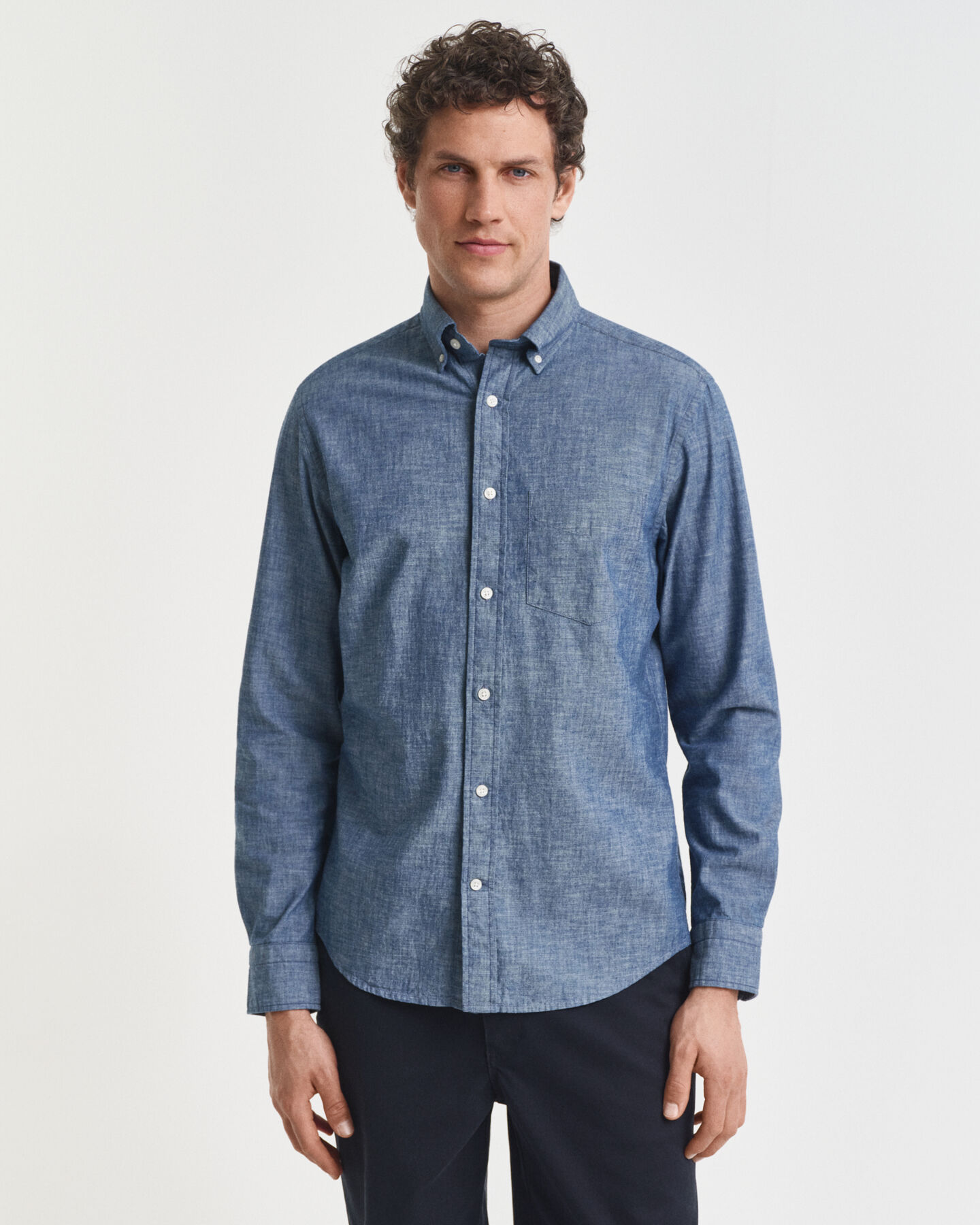 Camisa em chambray índigo regular fit