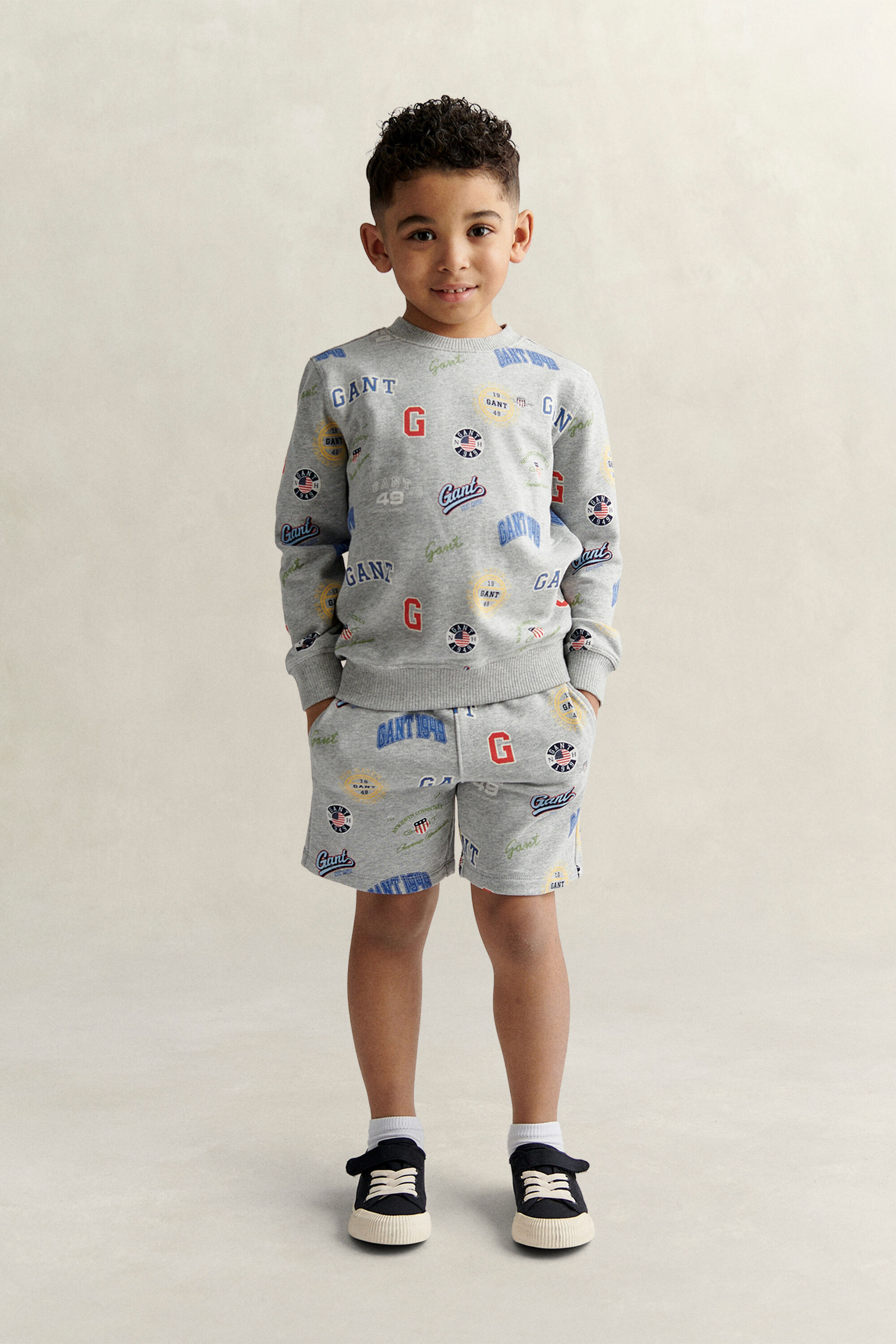 Conjunto de sweatshirt e calções desportivos com estampado Boys