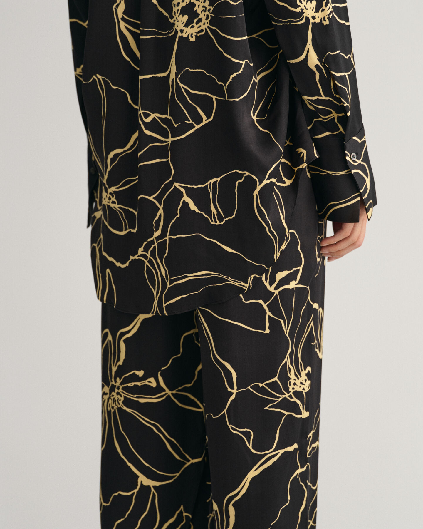 Cal&ccedil;as pull-on Line Drawing