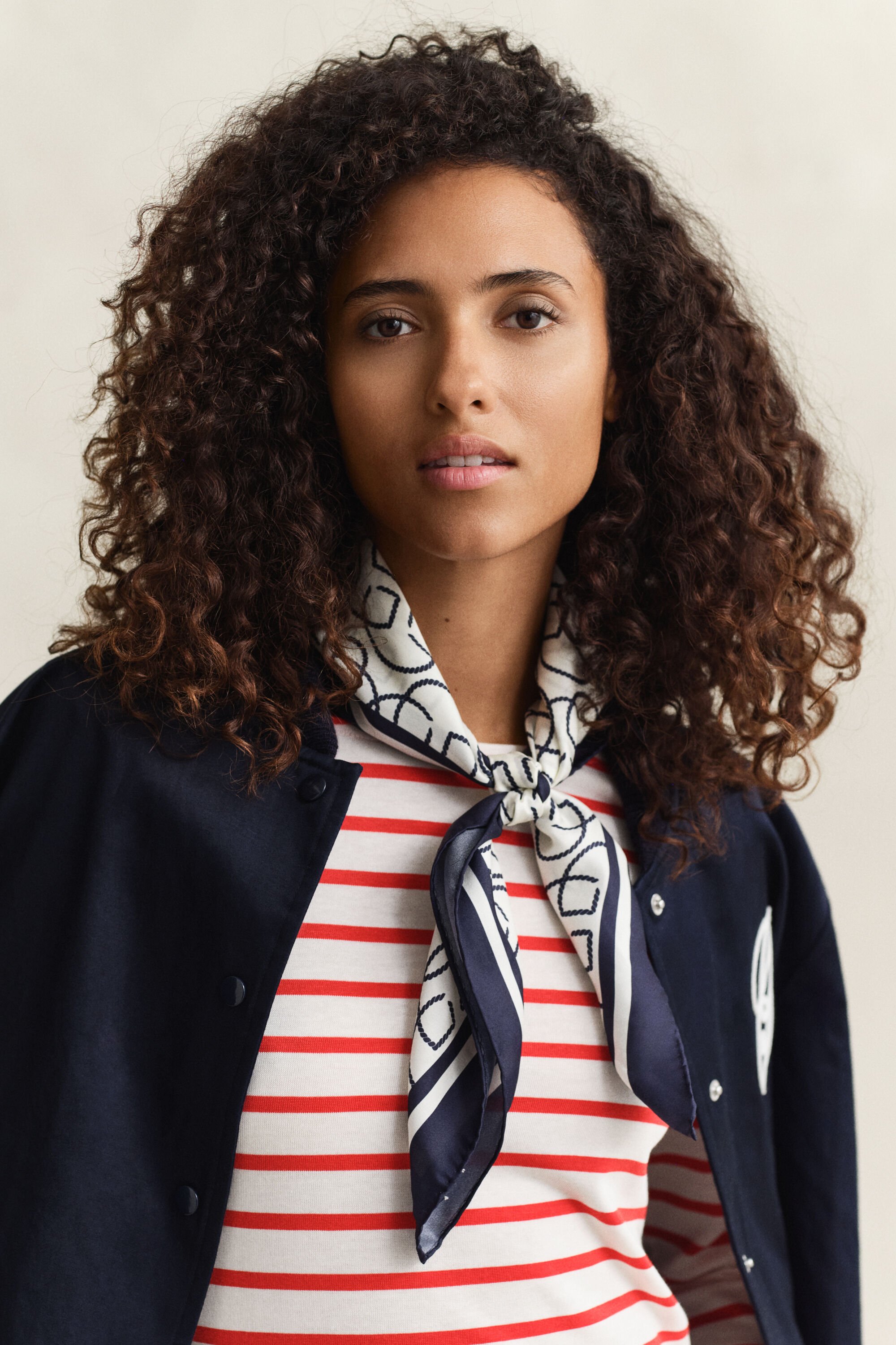 Lenço em seda Monogram