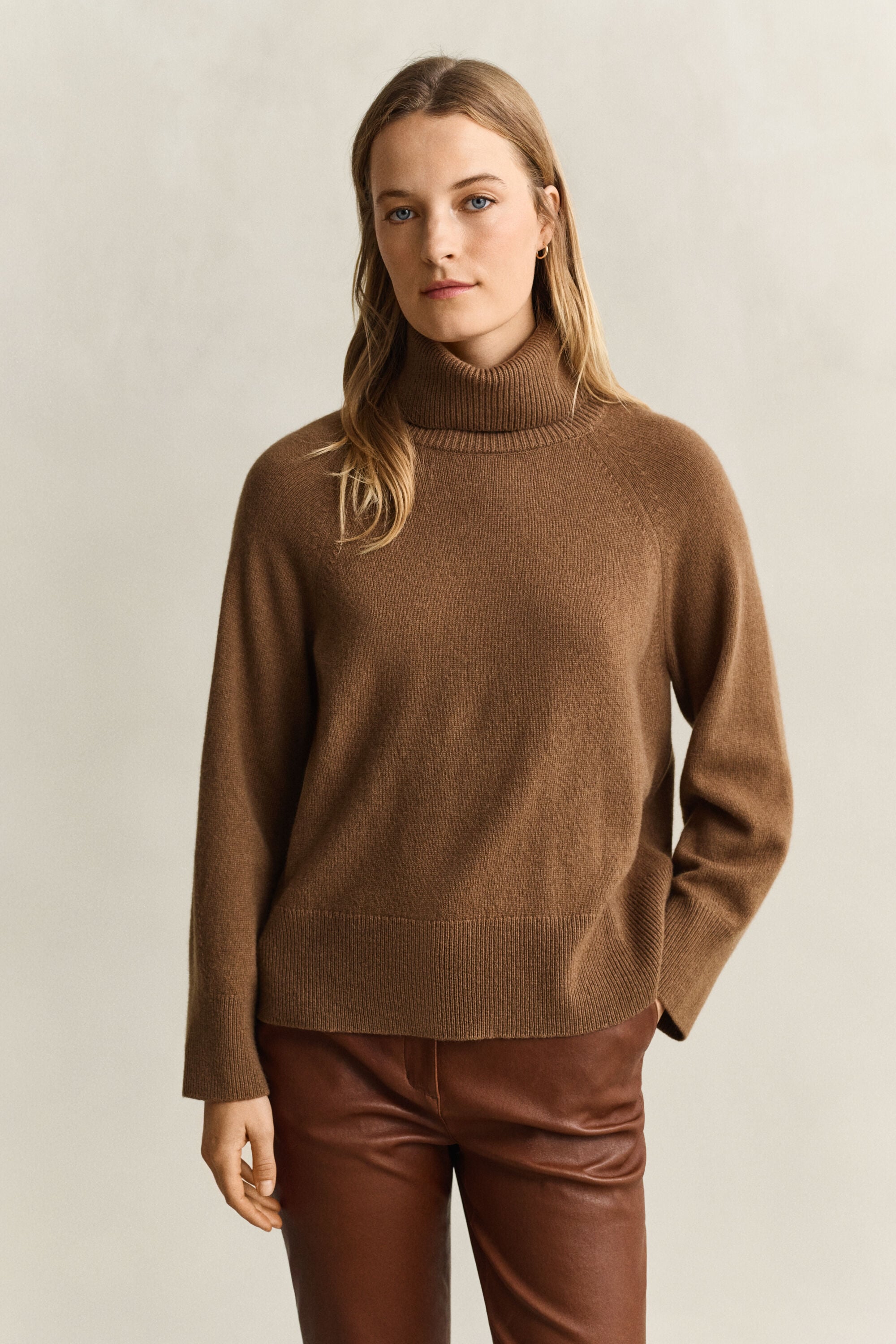 Camisola de malha com gola alta em lã e caxemira