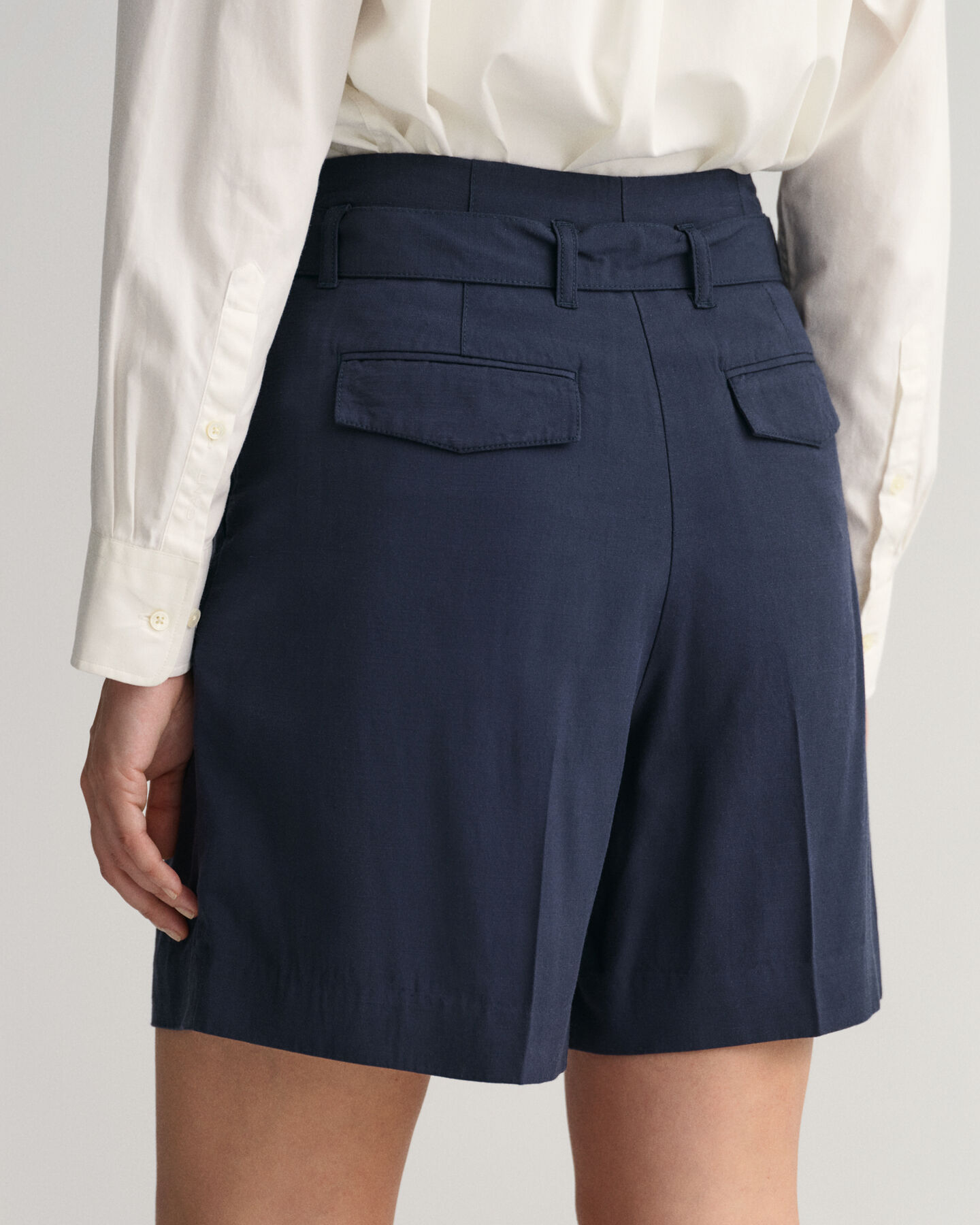 Cal&ccedil;&otilde;es com cinto relaxed fit