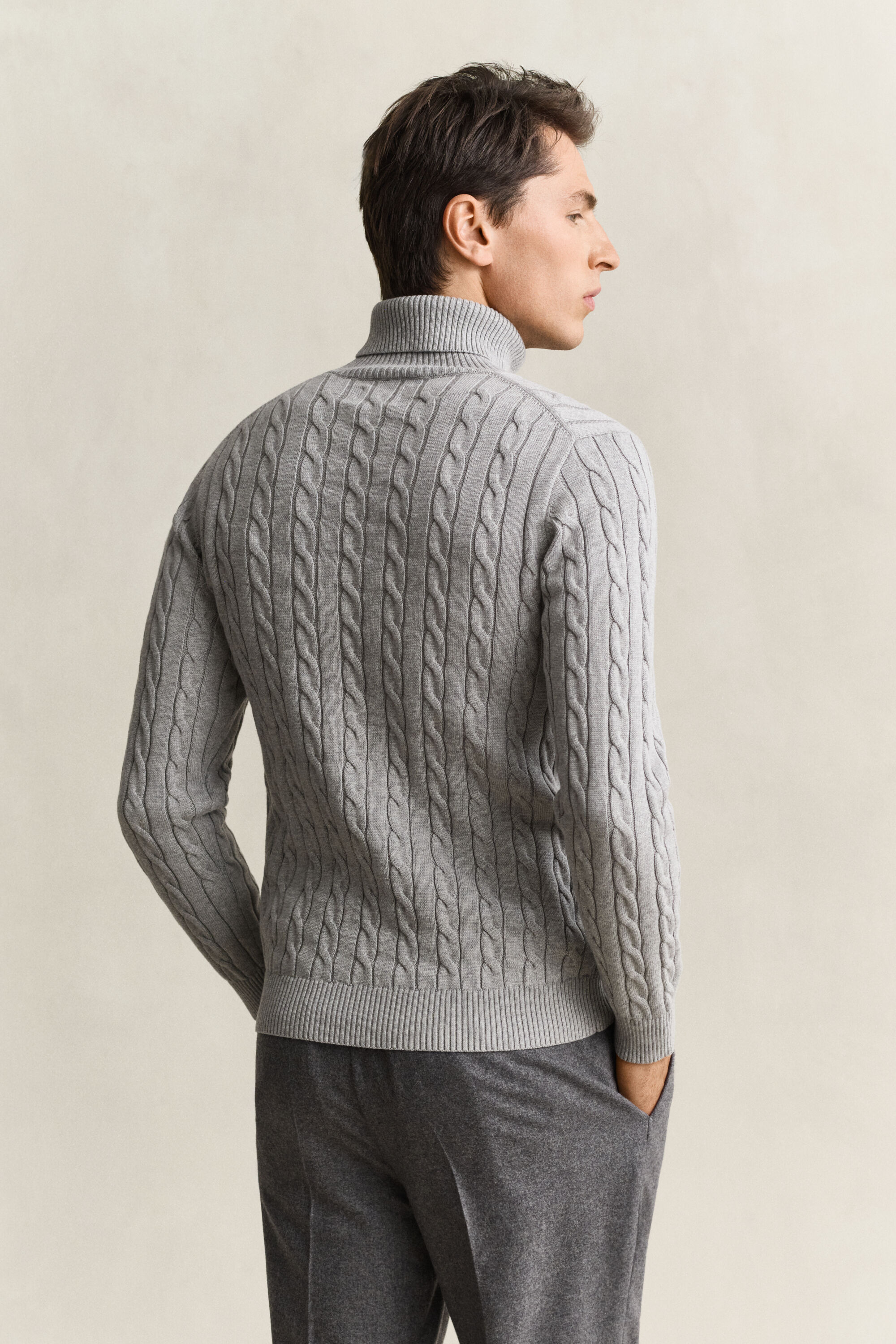 Camisola de gola alta em malha entrançada de algodão