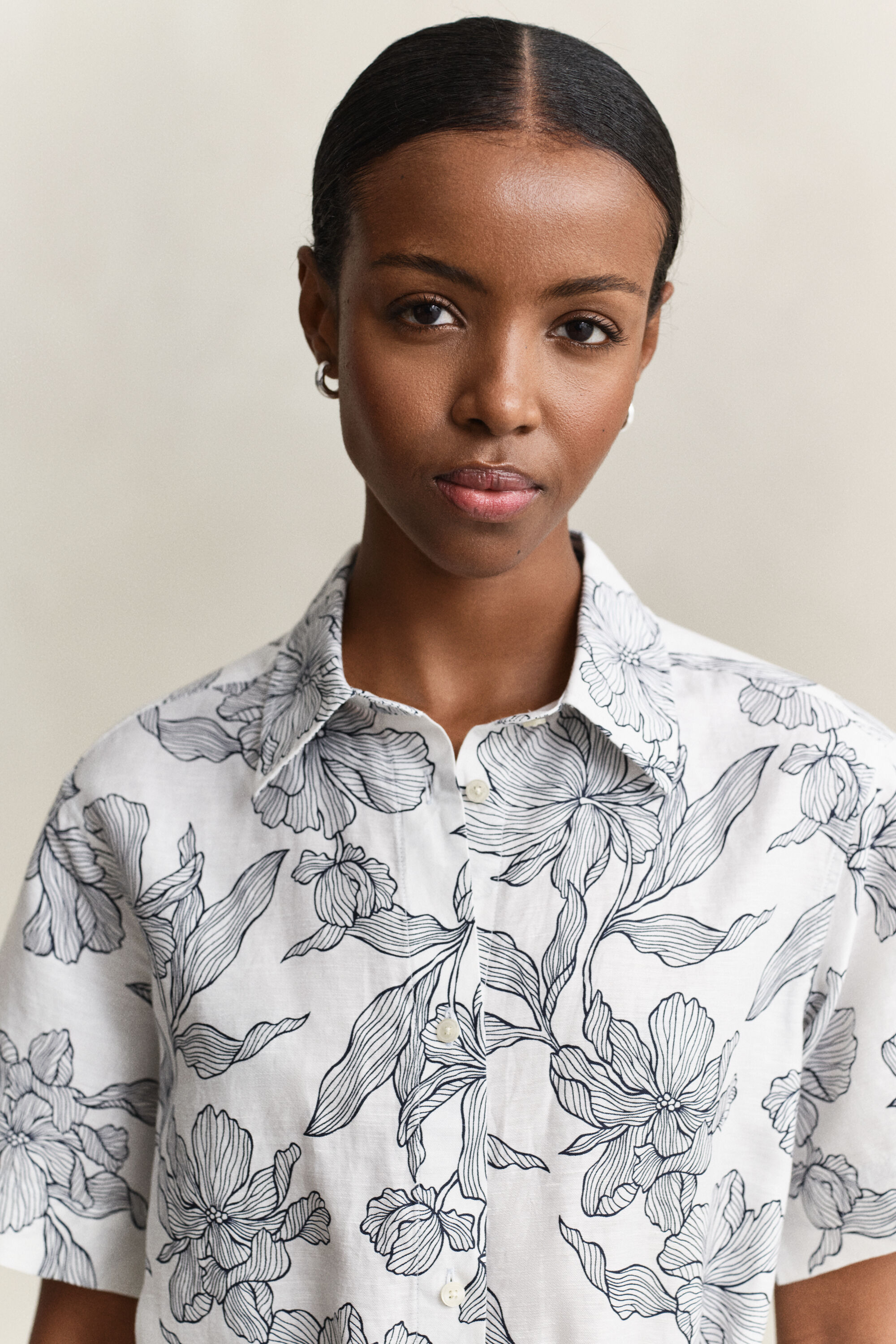 Vestido-camisa em linho floral