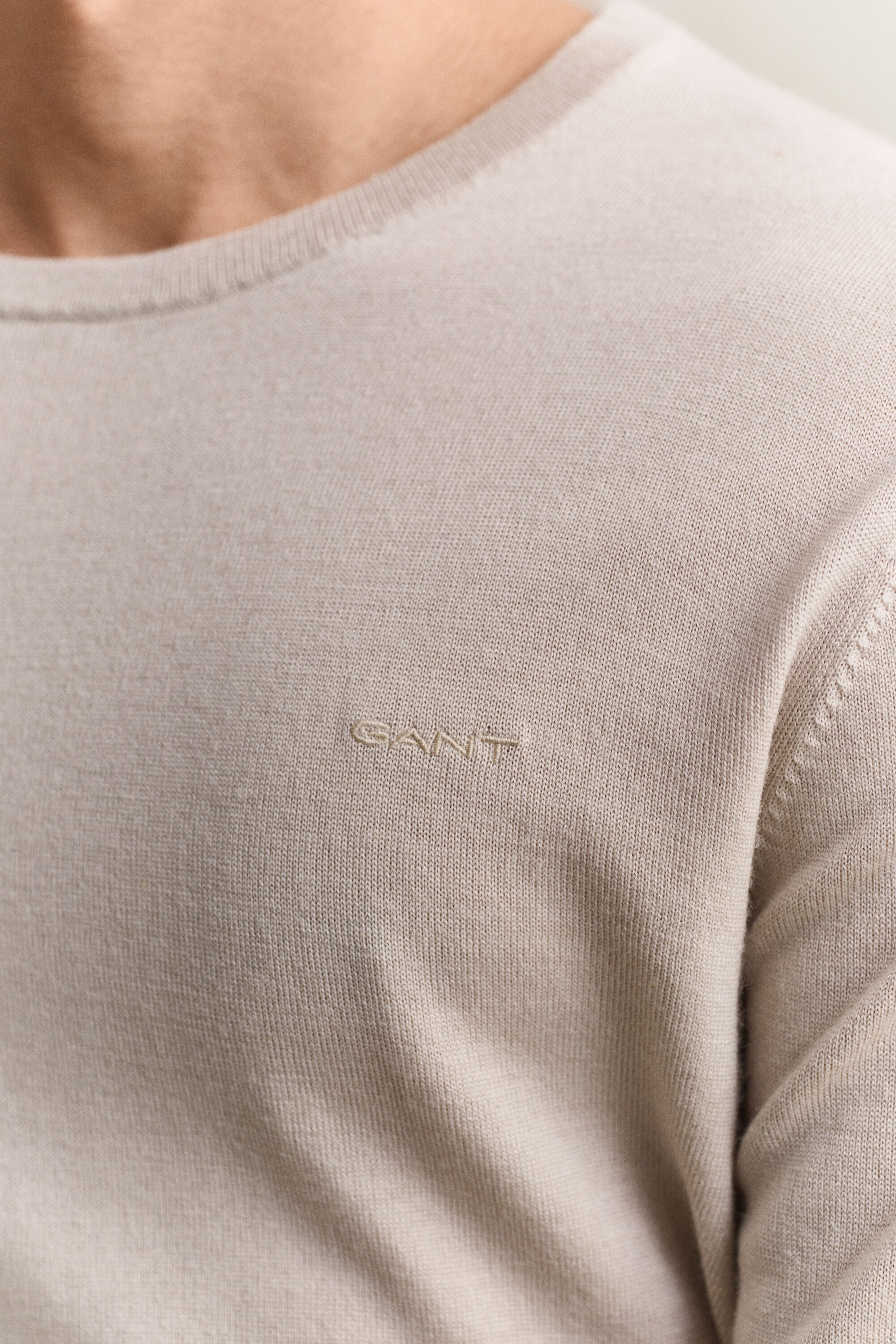 Camisola de malha com decote redondo em lã de merino