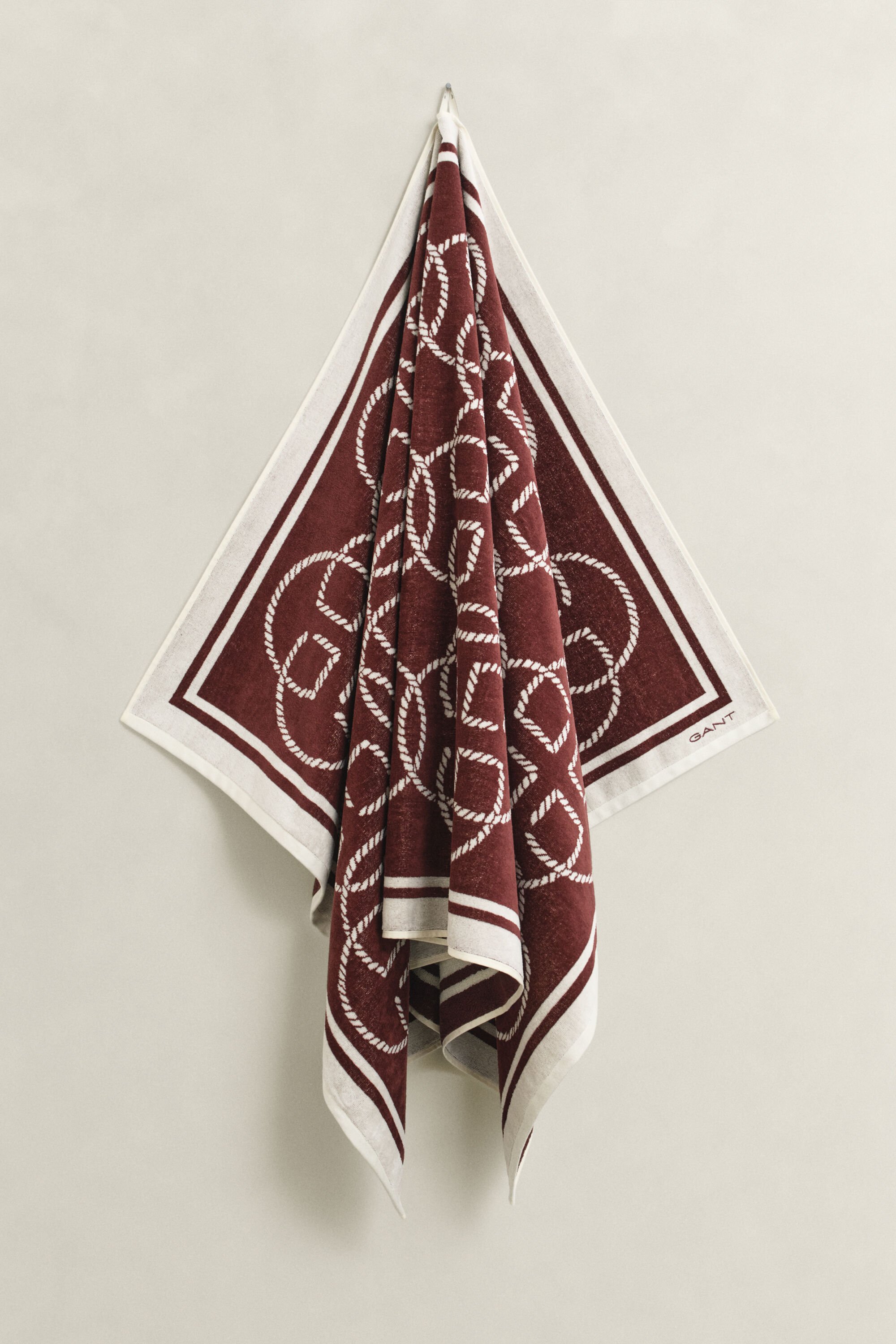 Toalha de praia com estampado Monogram