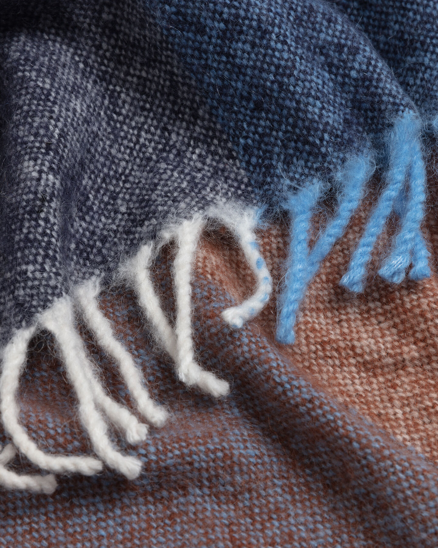 Cachecol em lã e mohair com padrão de xadrez em várias cores