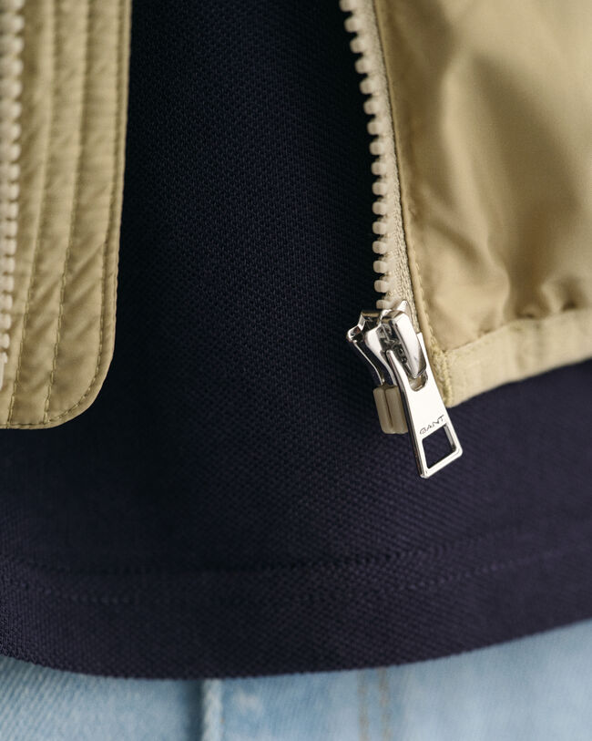 Blus&atilde;o acolchoado leve Shield Teens