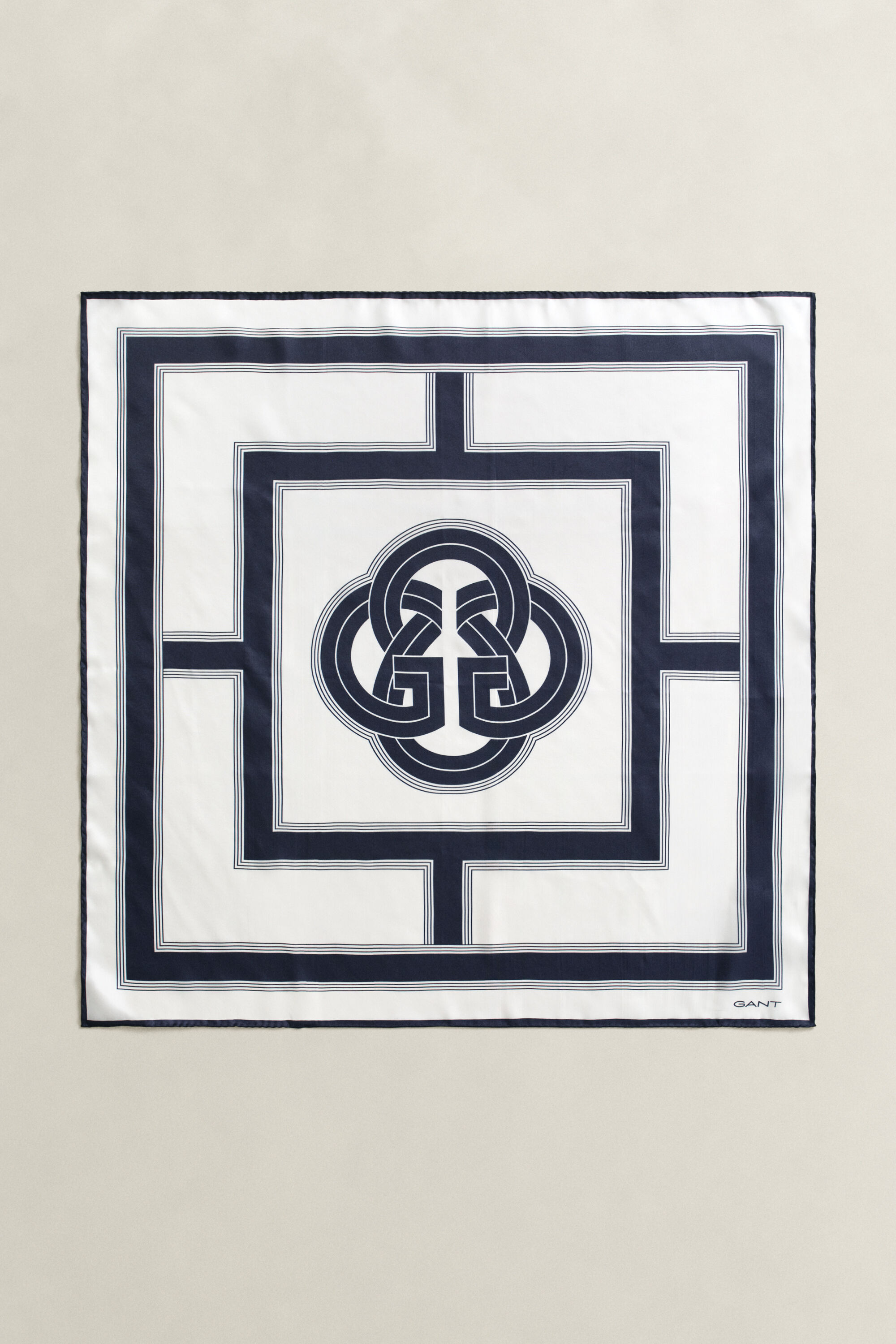 Lenço em seda Monogram