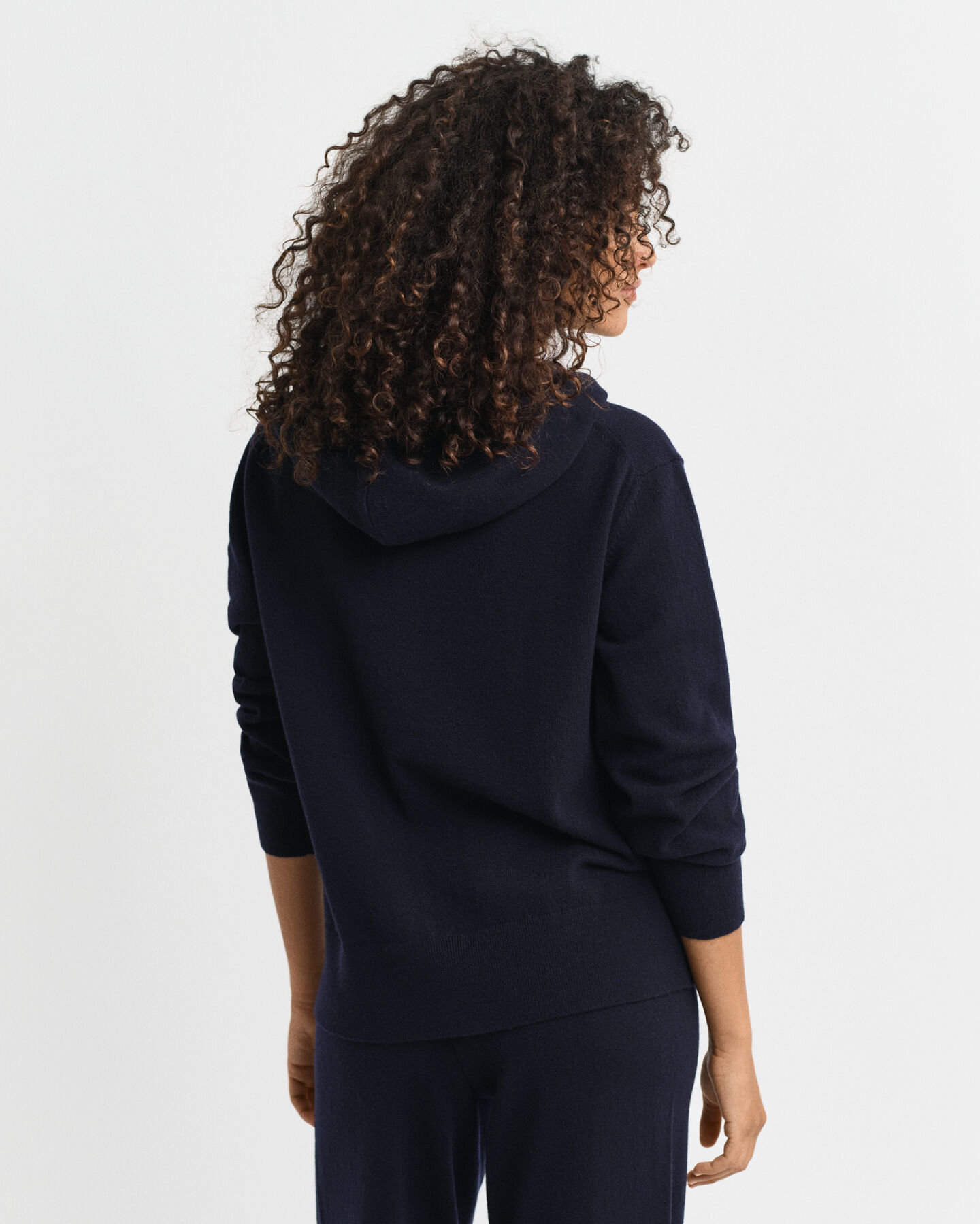 Sweatshirt com capuz e fecho em lã extrafina