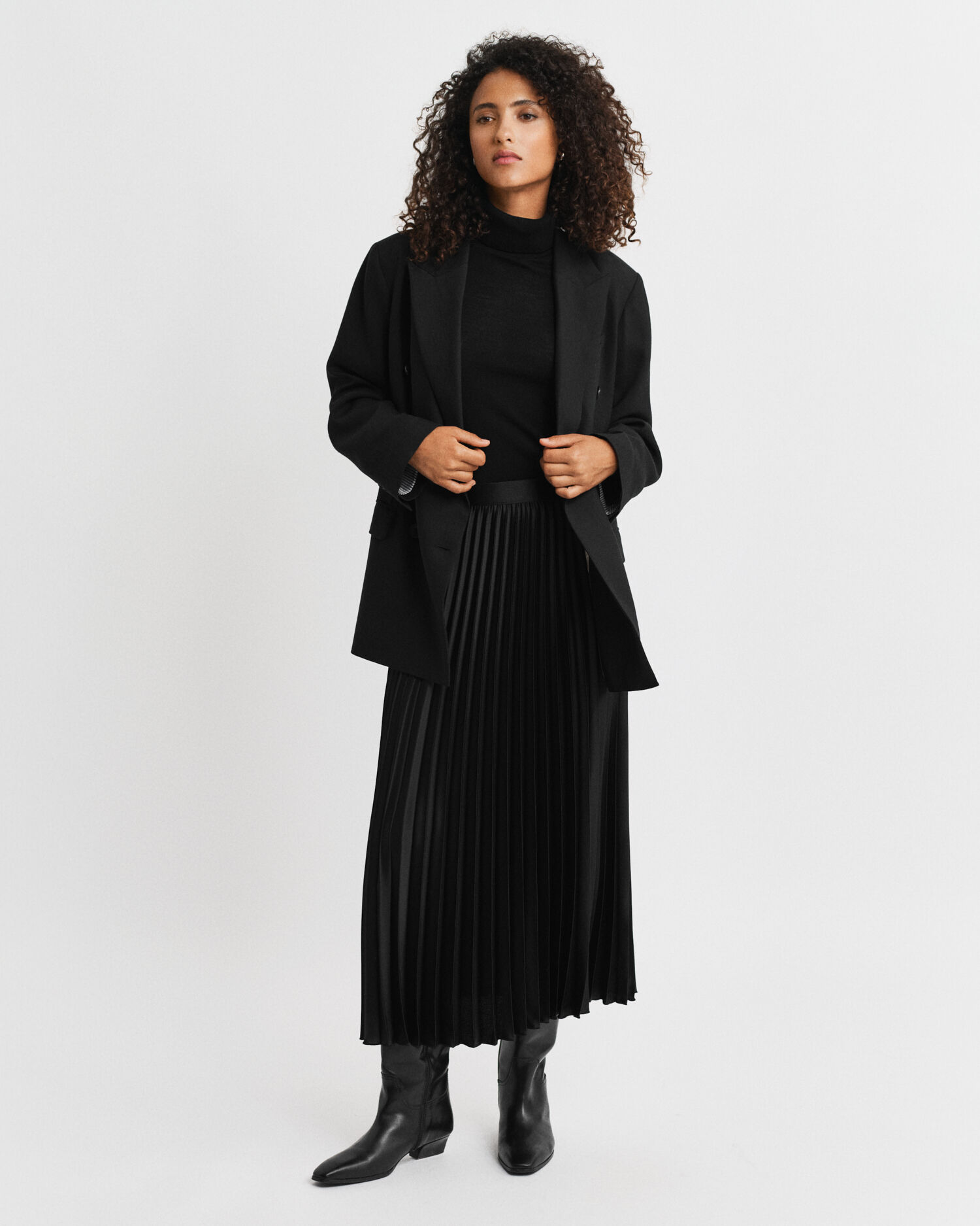 Saia plissada em cetim