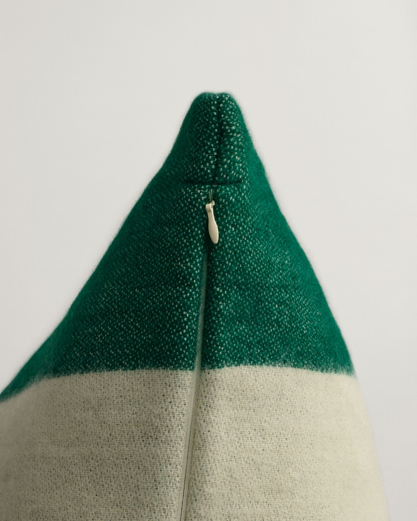 Almofada em lã às riscas