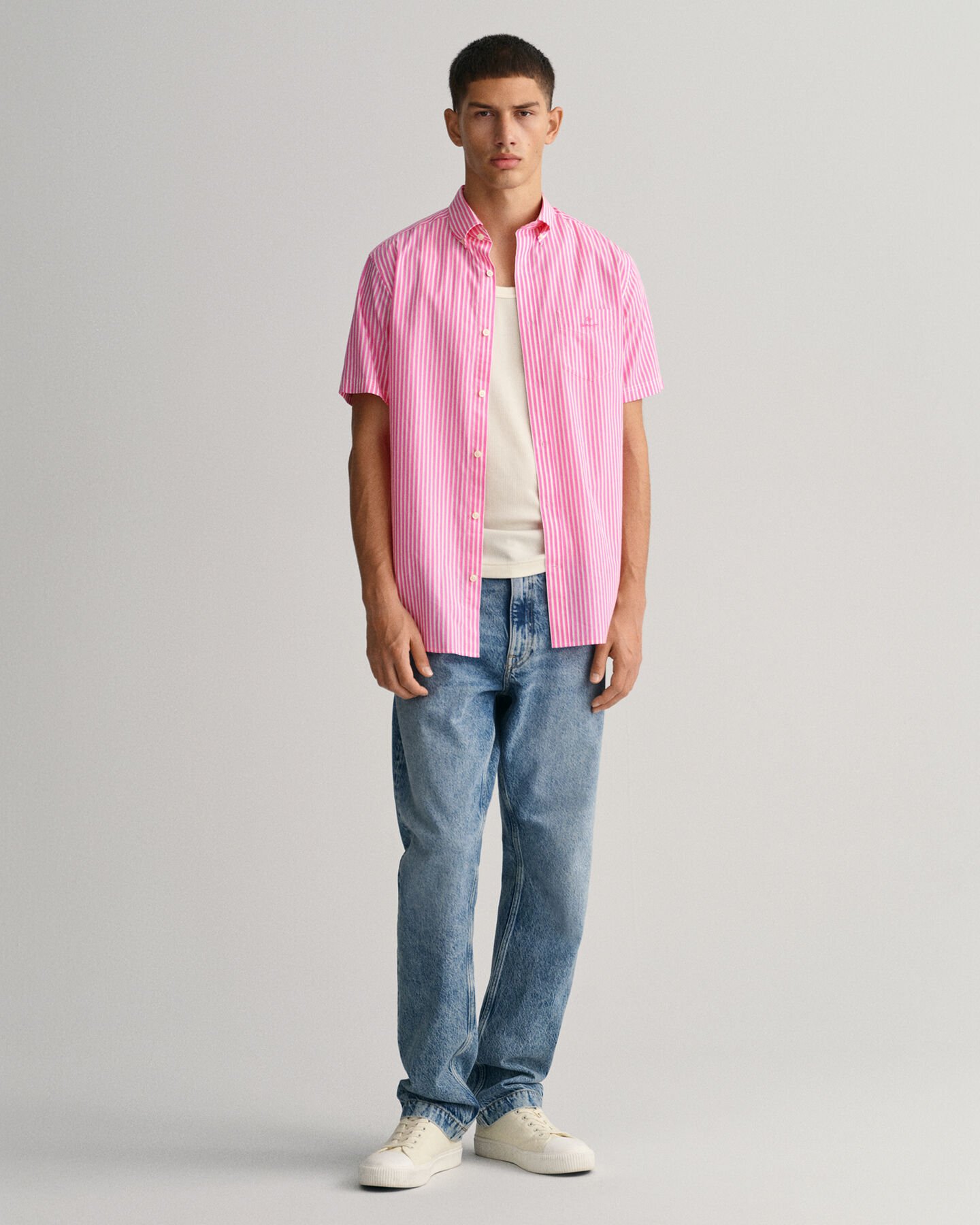 Camisa de popelina às riscas de manga curta regular fit