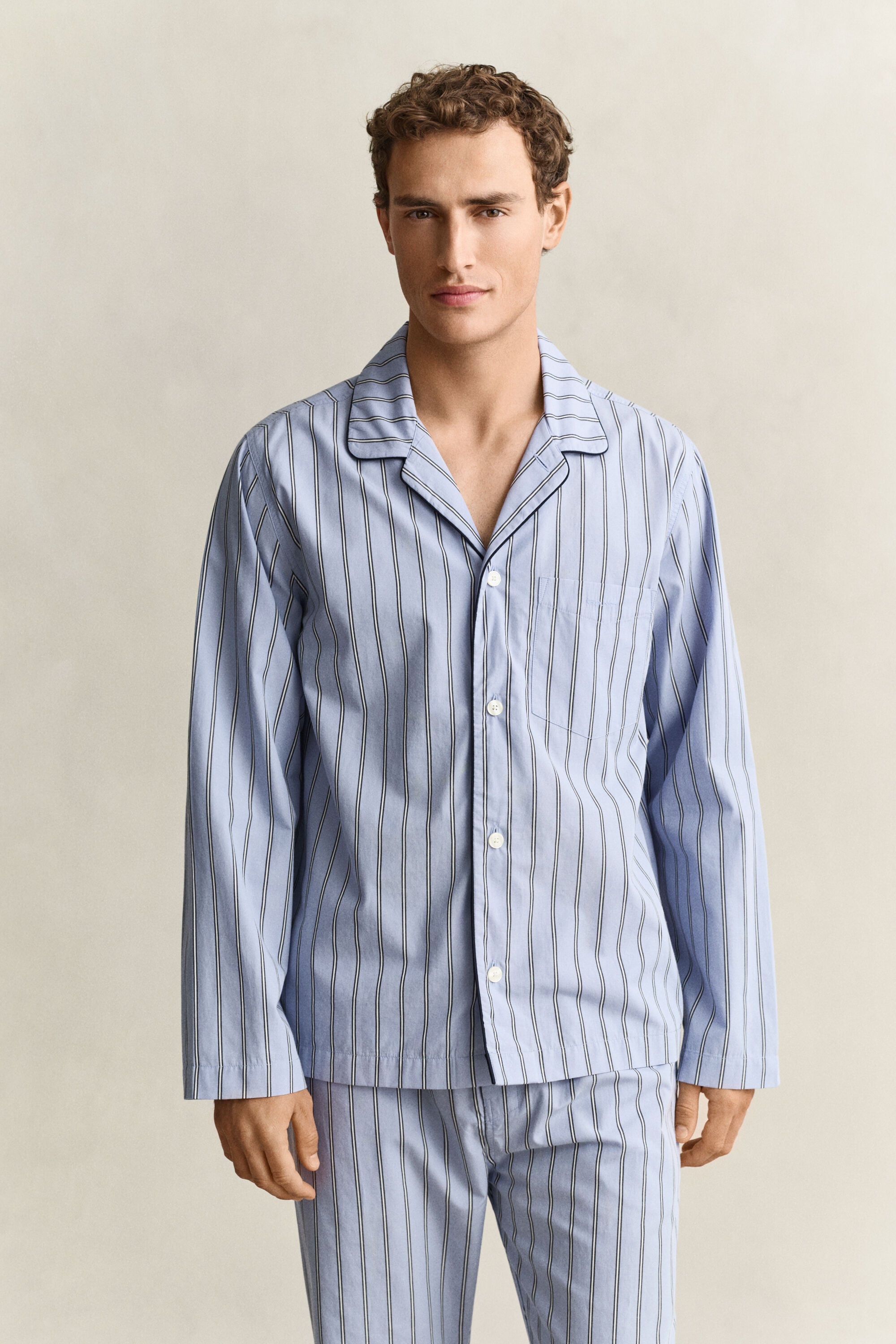 Pijama em popelina às riscas
