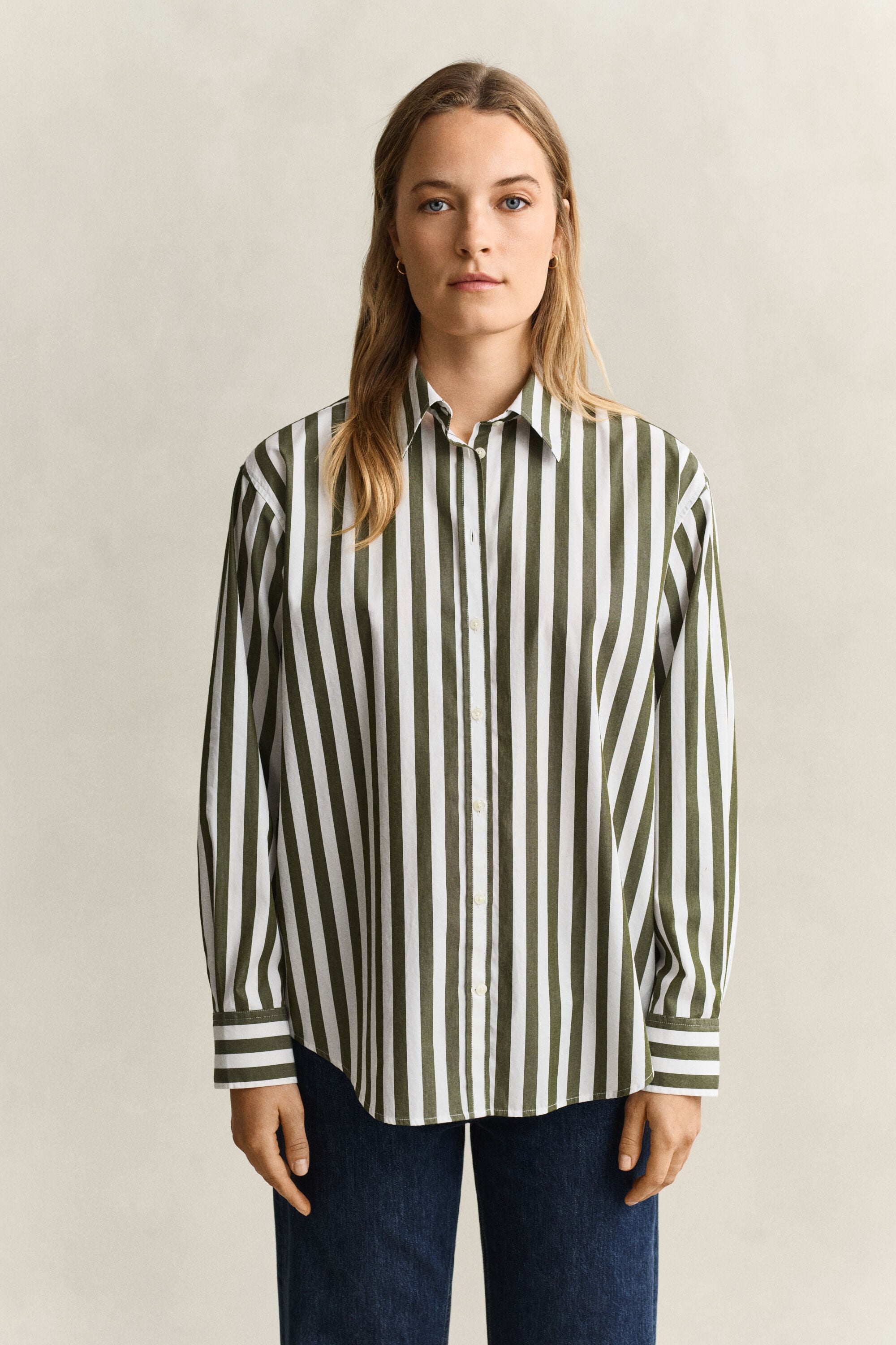 Camisa em popelina às riscas relaxed fit