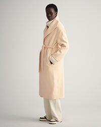 Sobretudo com cinto cosido à mão