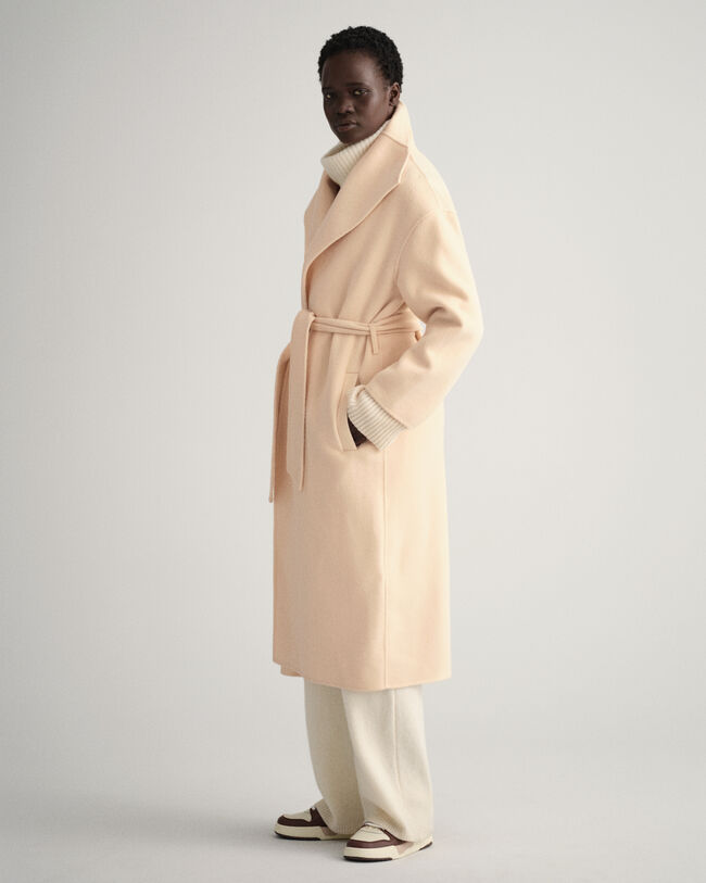 Sobretudo com cinto cosido à mão