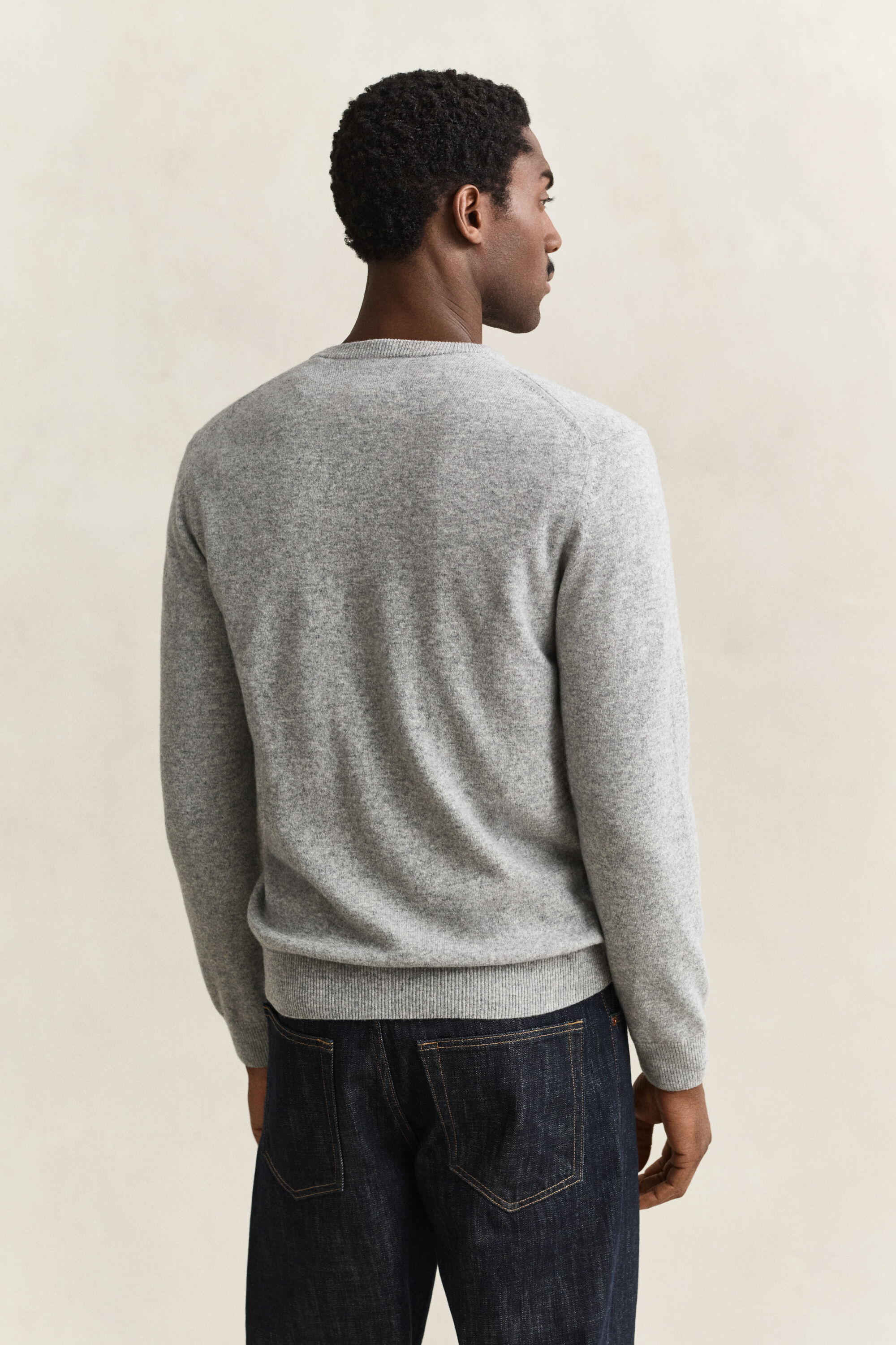 Pullover com decote em V em lã
