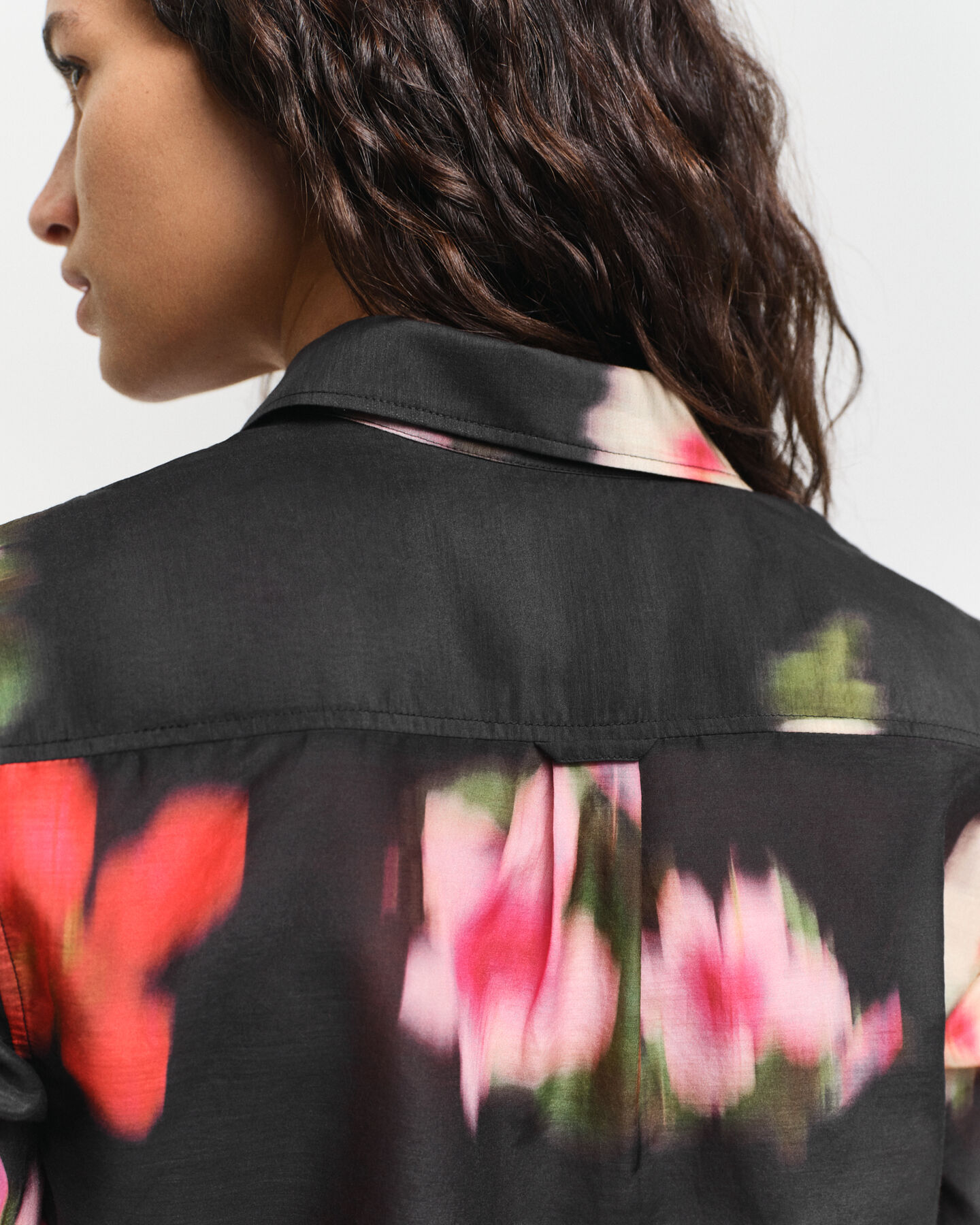 Camisa em seda e algodão floral regular fit