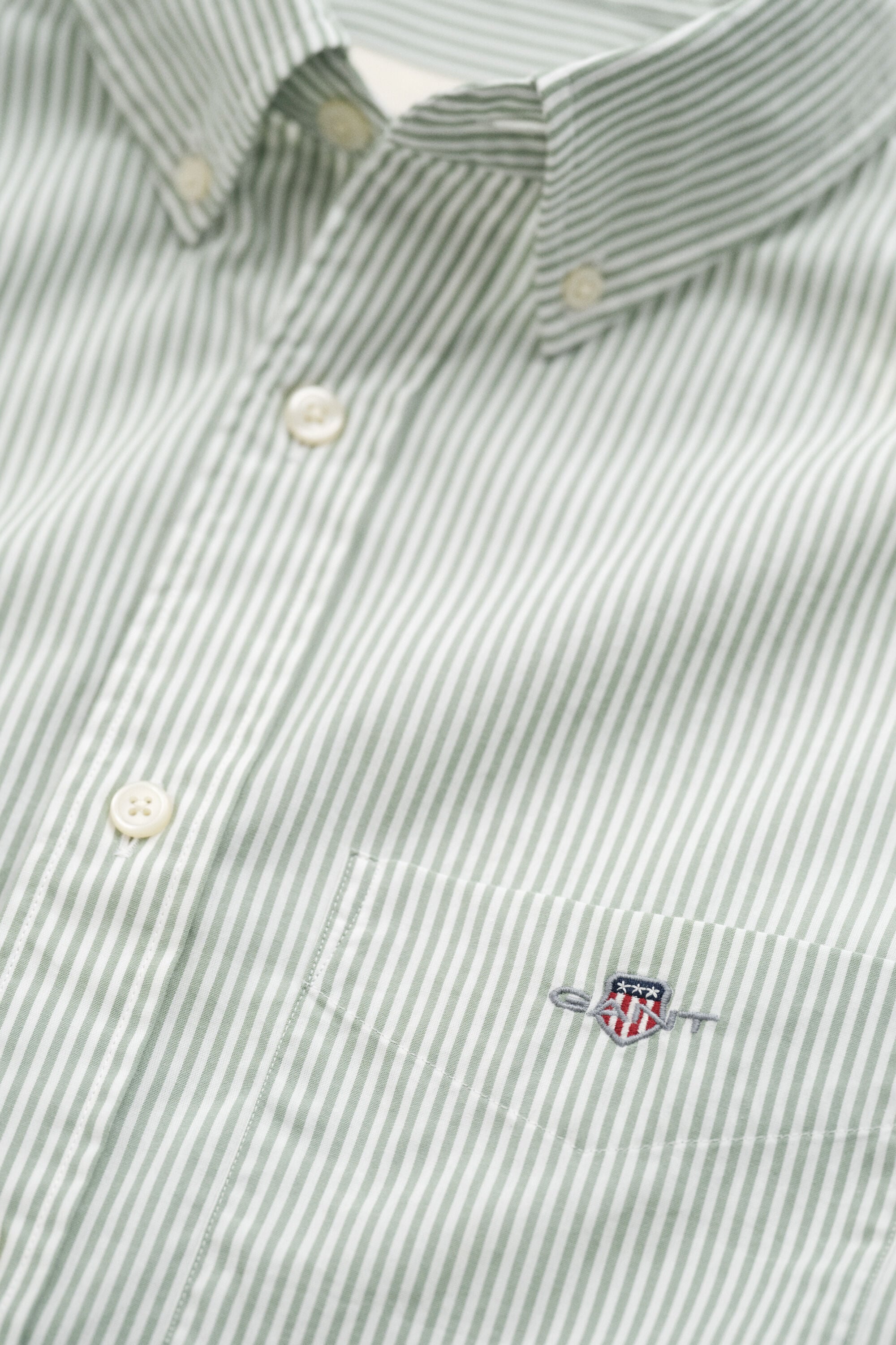 Camisa em popelina às riscas finas Classic
