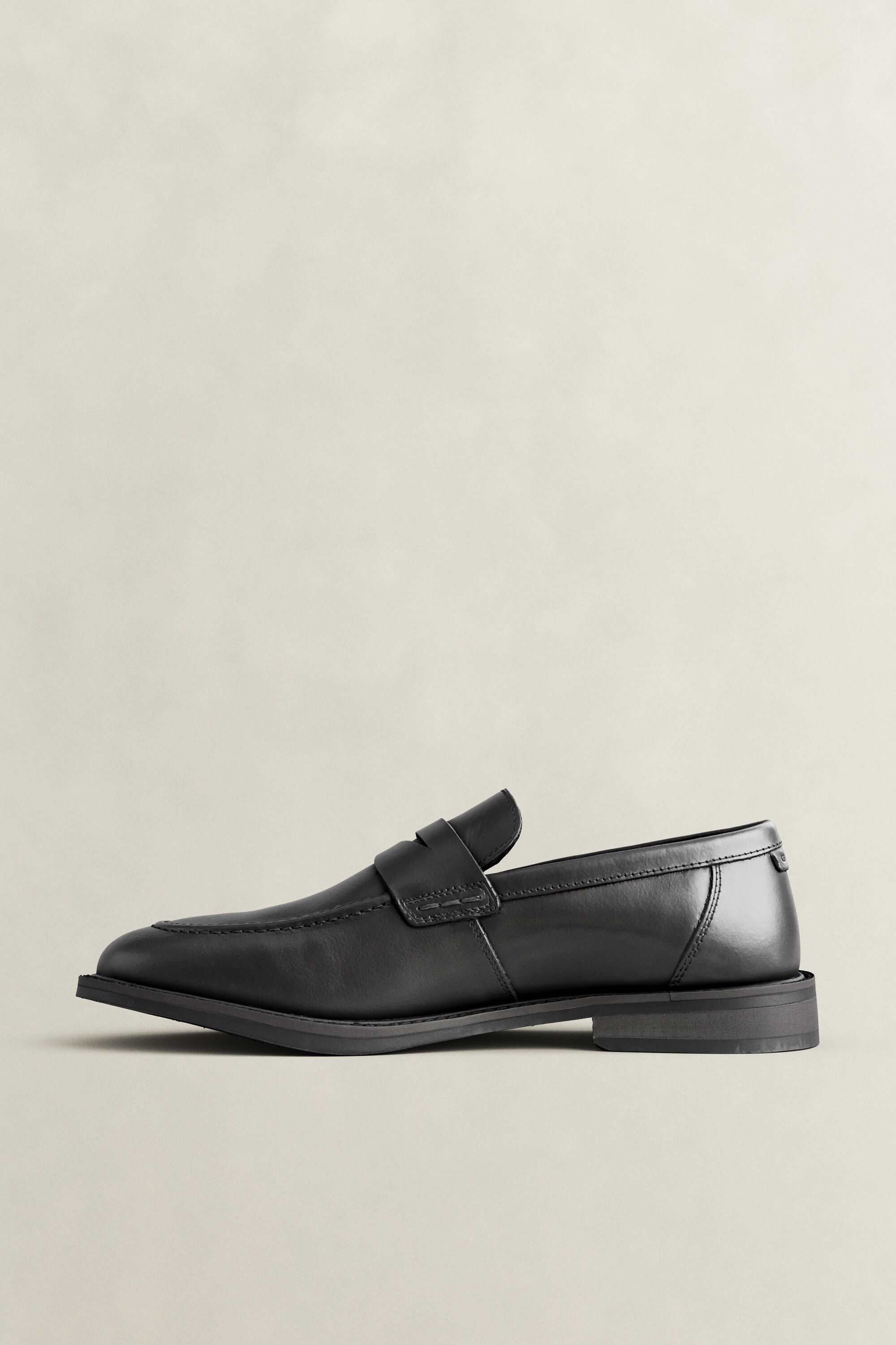 Loafers em pele Lozham