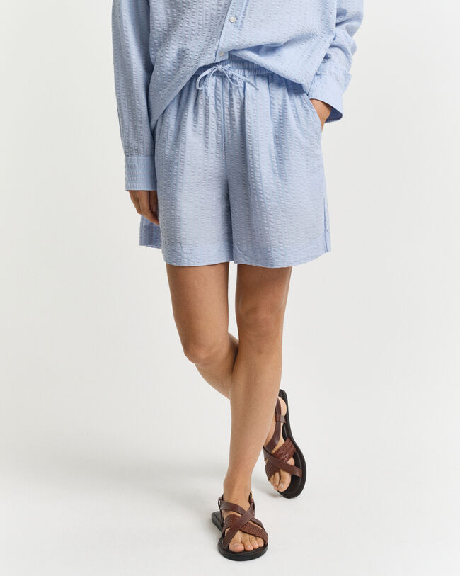 Cal&ccedil;&otilde;es Seersucker &agrave;s riscas no mesmo tom