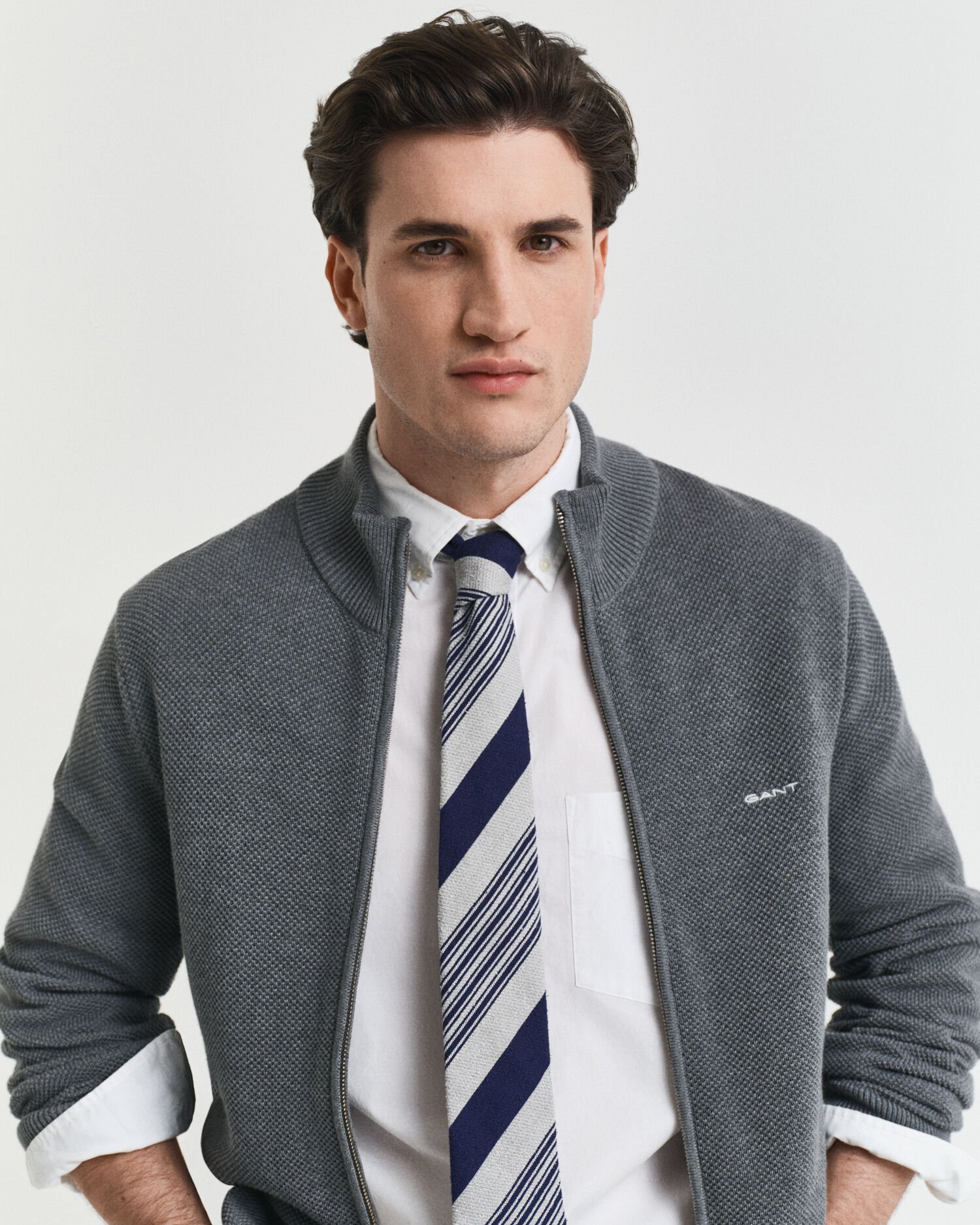 Casaco de malha em algodão piqué com fecho de correr