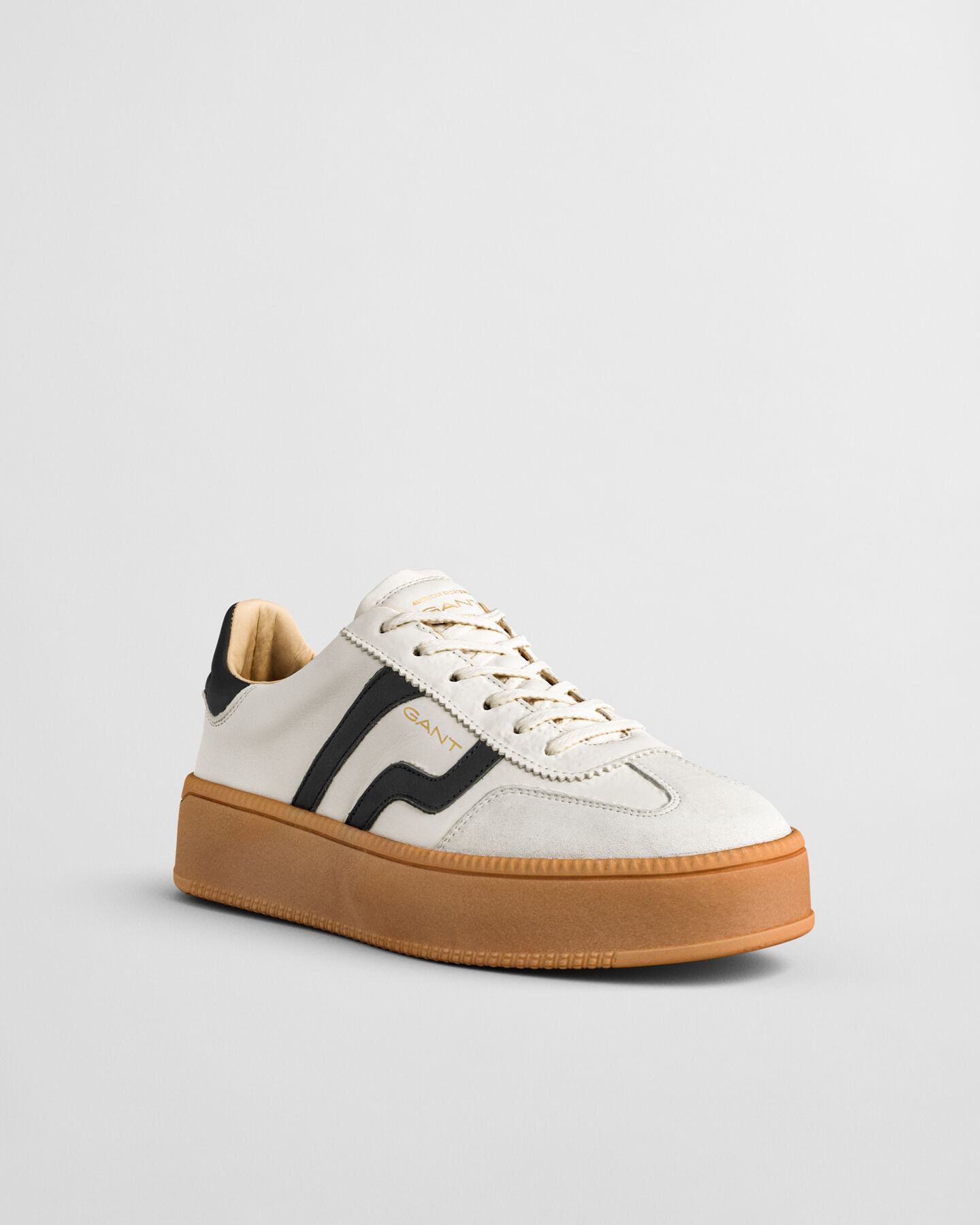 T&eacute;nis em camur&ccedil;a e pele Cuzmani