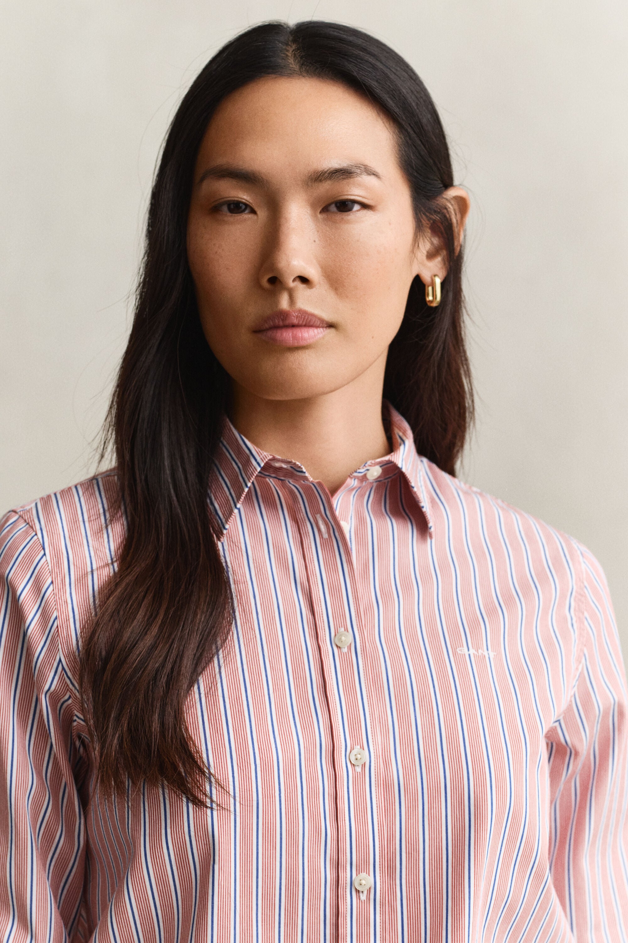 Camisa em popelina às riscas clássica regular fit