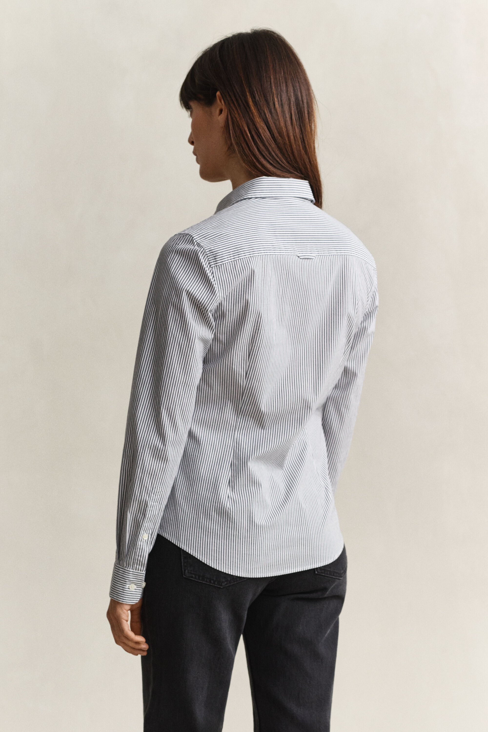 Camisa em popelina às riscas