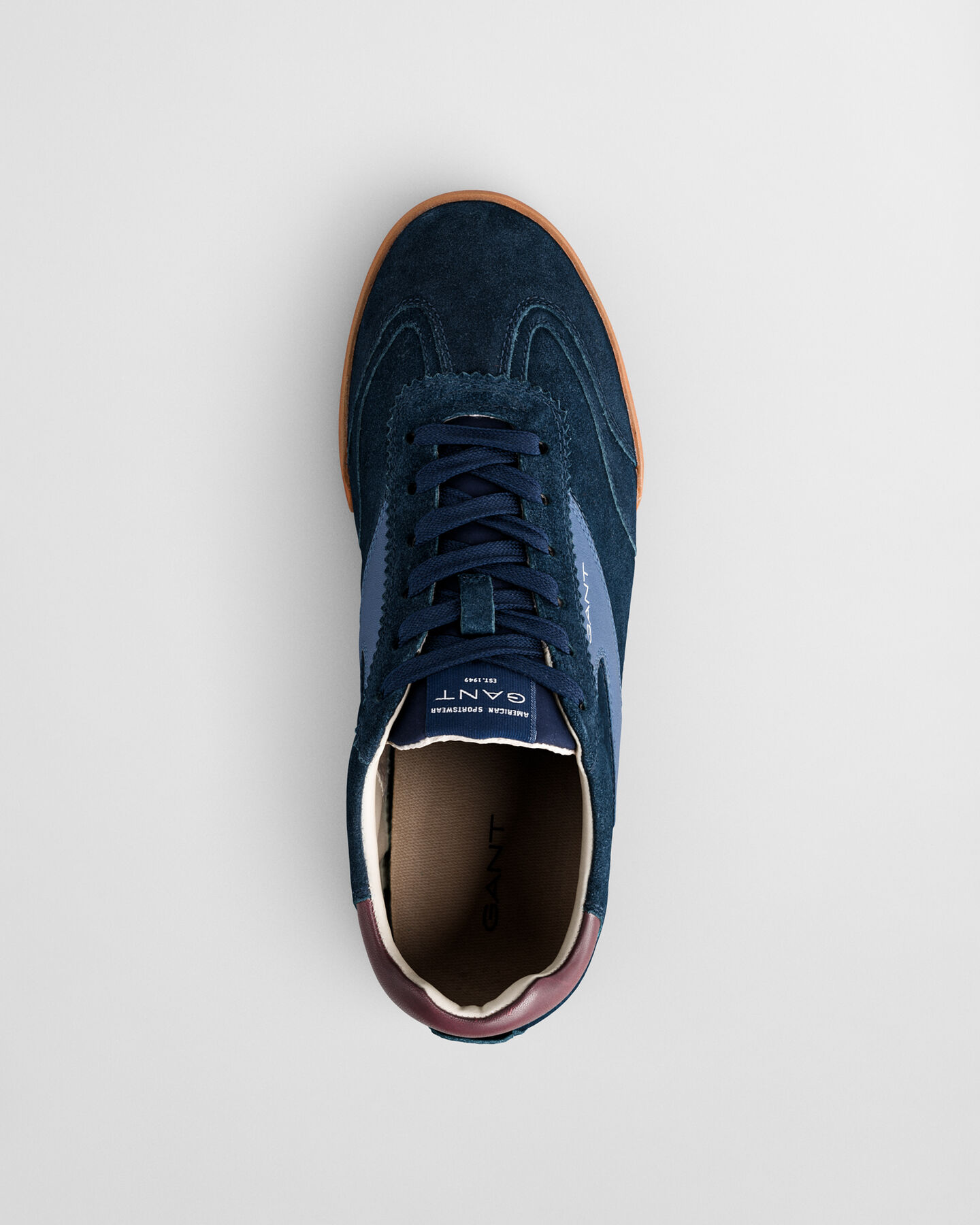 Ténis em camurça Baylle