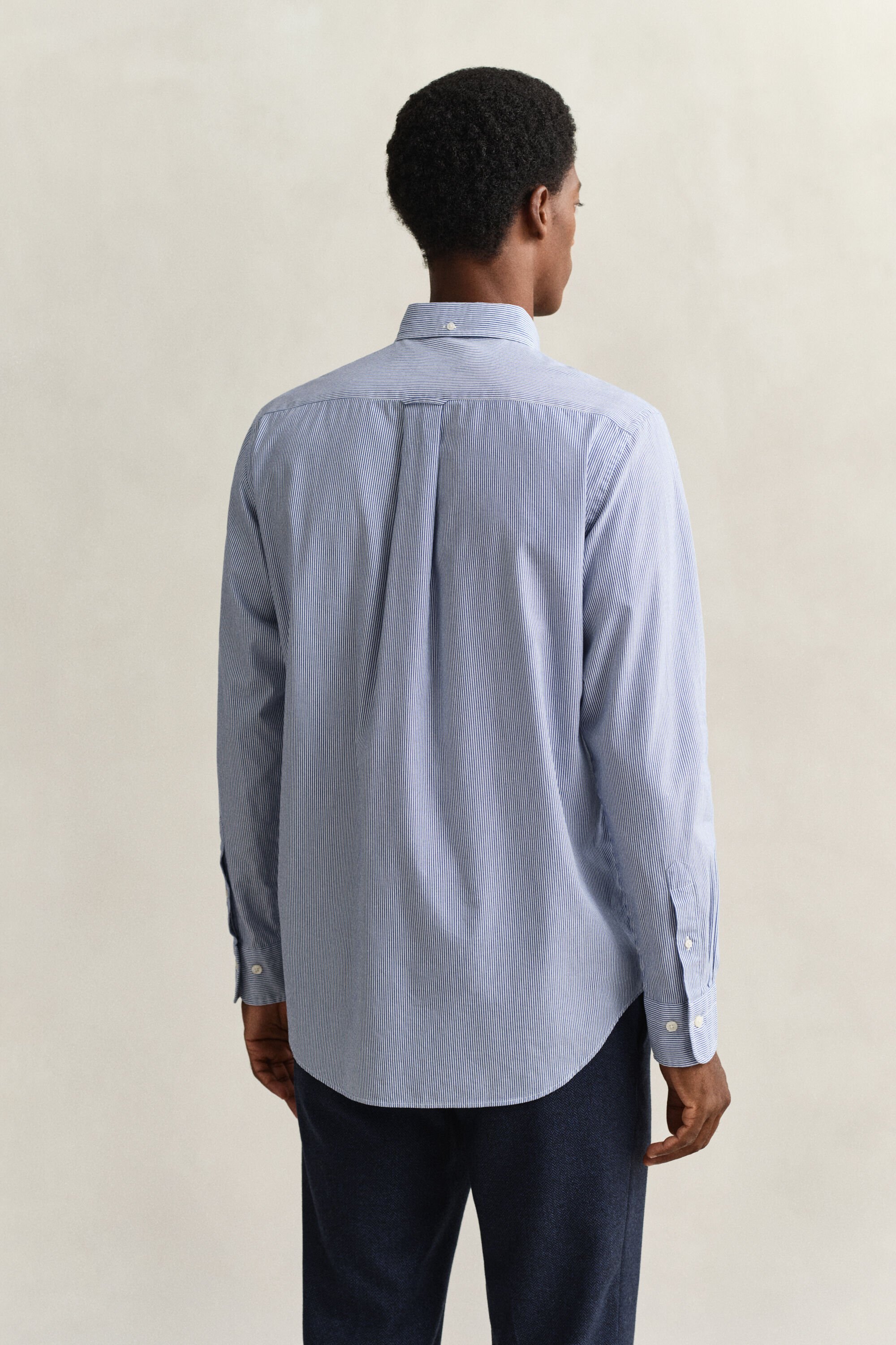 Camisa em popelina às riscas finas Classic