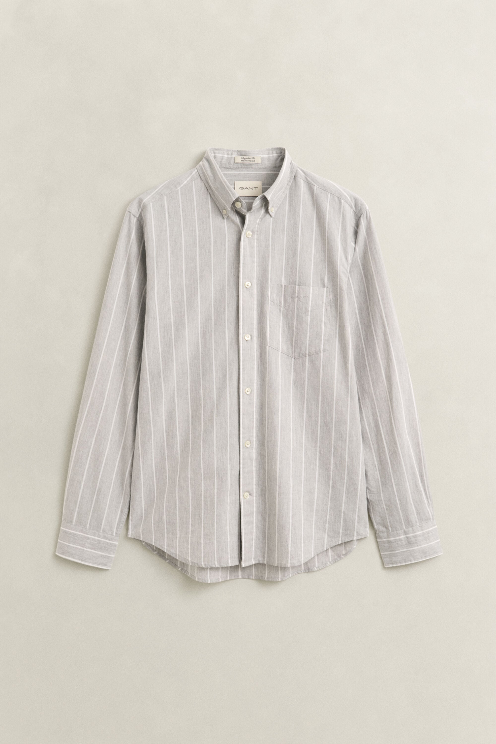 Camisa em popelina e mistura de tecidos às riscas