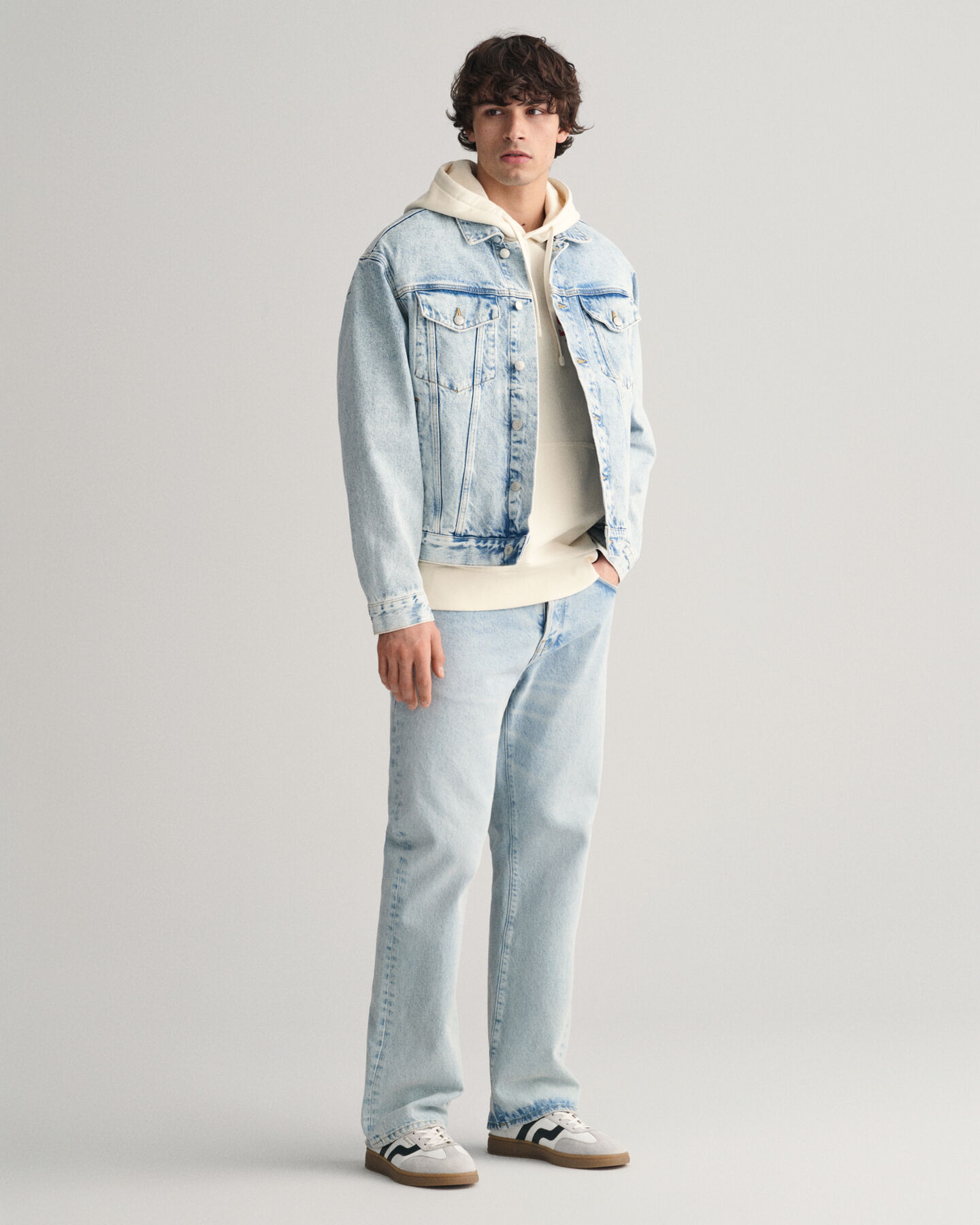 Sweatshirt com capuz e lavagem intensa