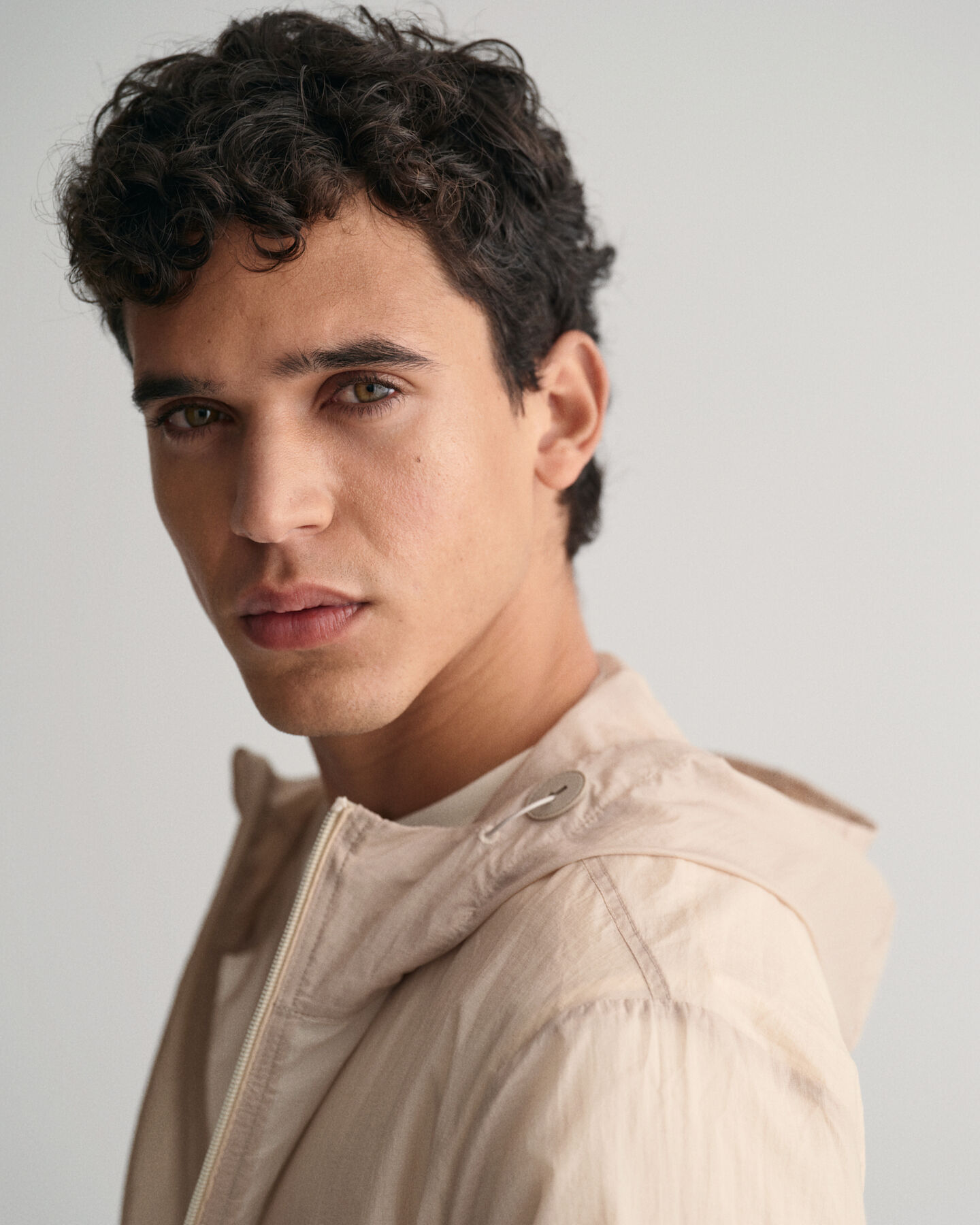 Casaco Windbreaker leve compactável