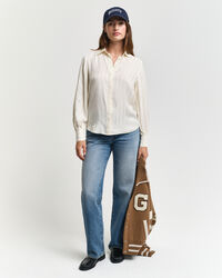 Camisa em cetim &agrave;s riscas regular fit