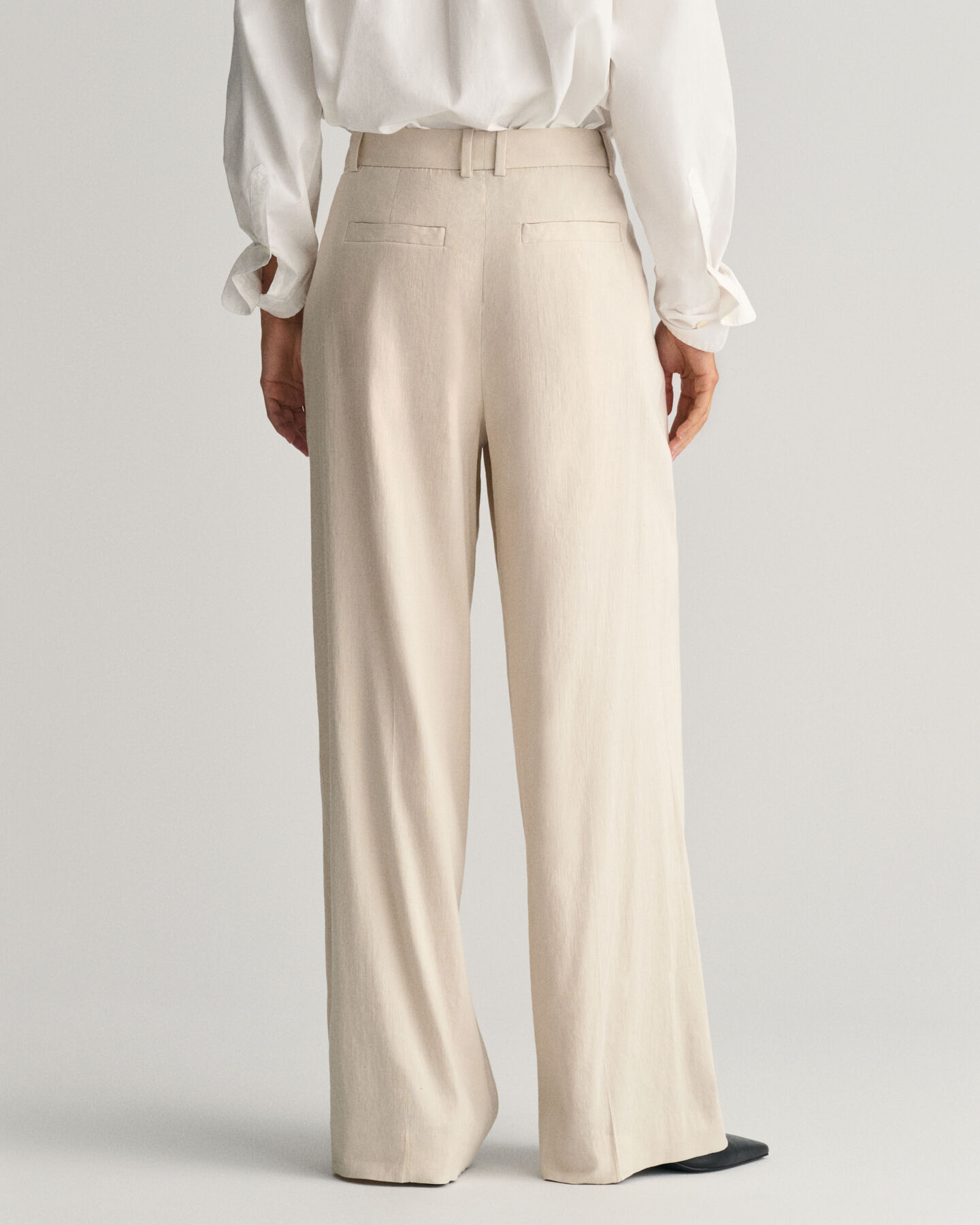 Calças sob medida em linho com elastano relaxed fit