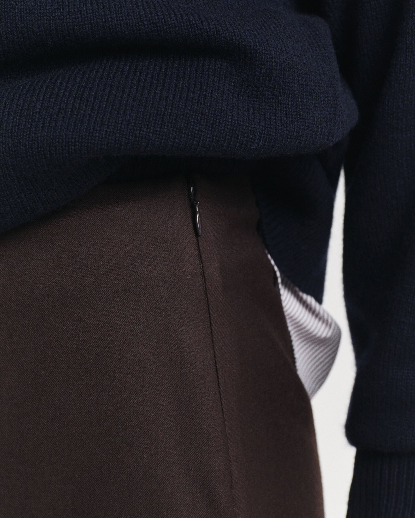 Saia lápis em mistura de lã com comprimento médio