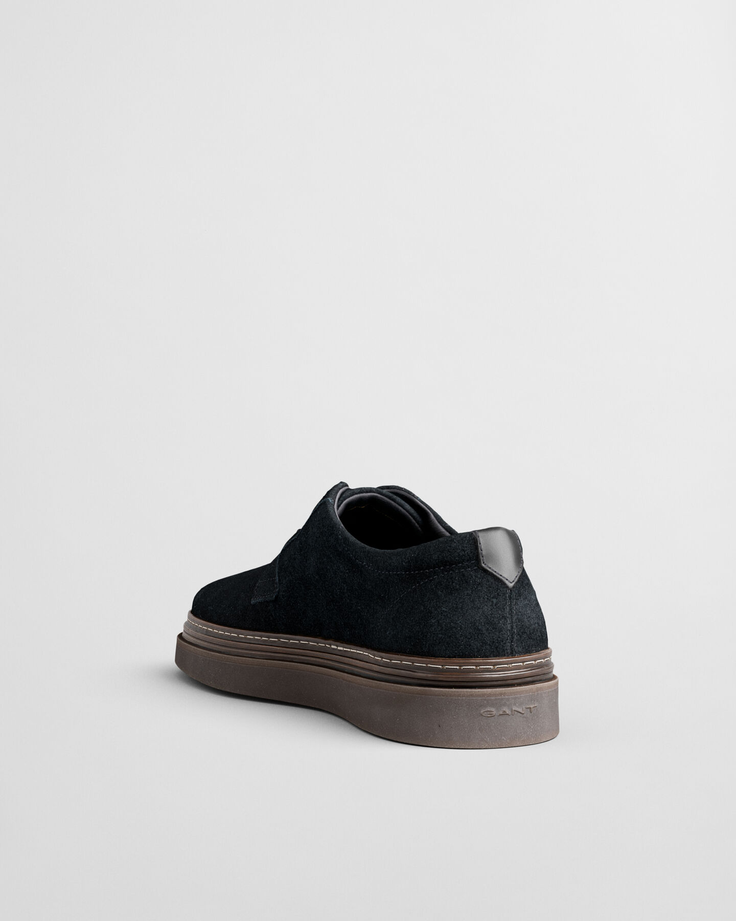 Ténis de cano baixo em camurça Kinzoon