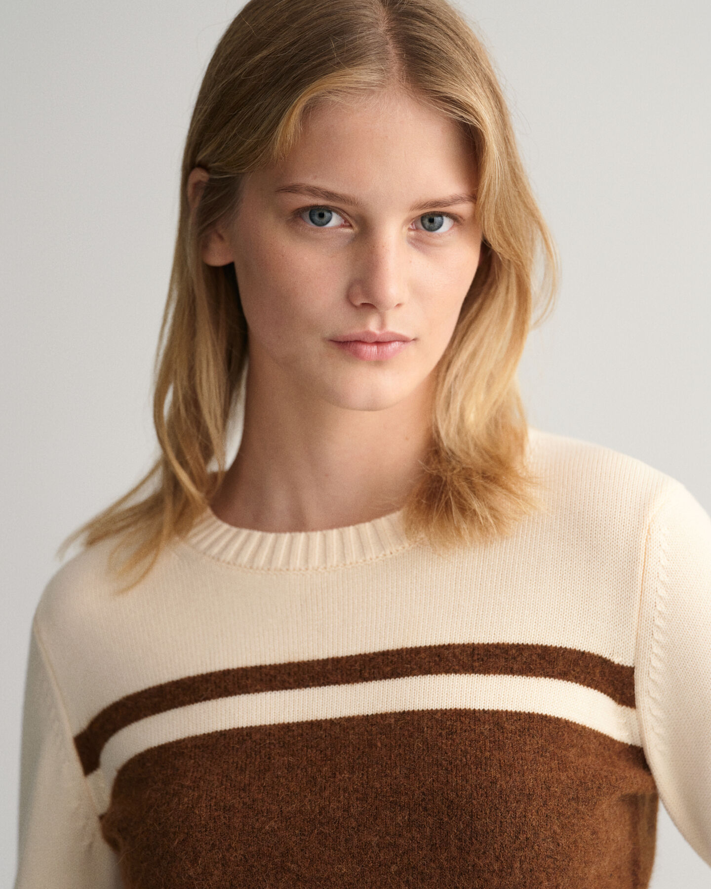 Pulover com decote redondo &agrave;s riscas em bloco