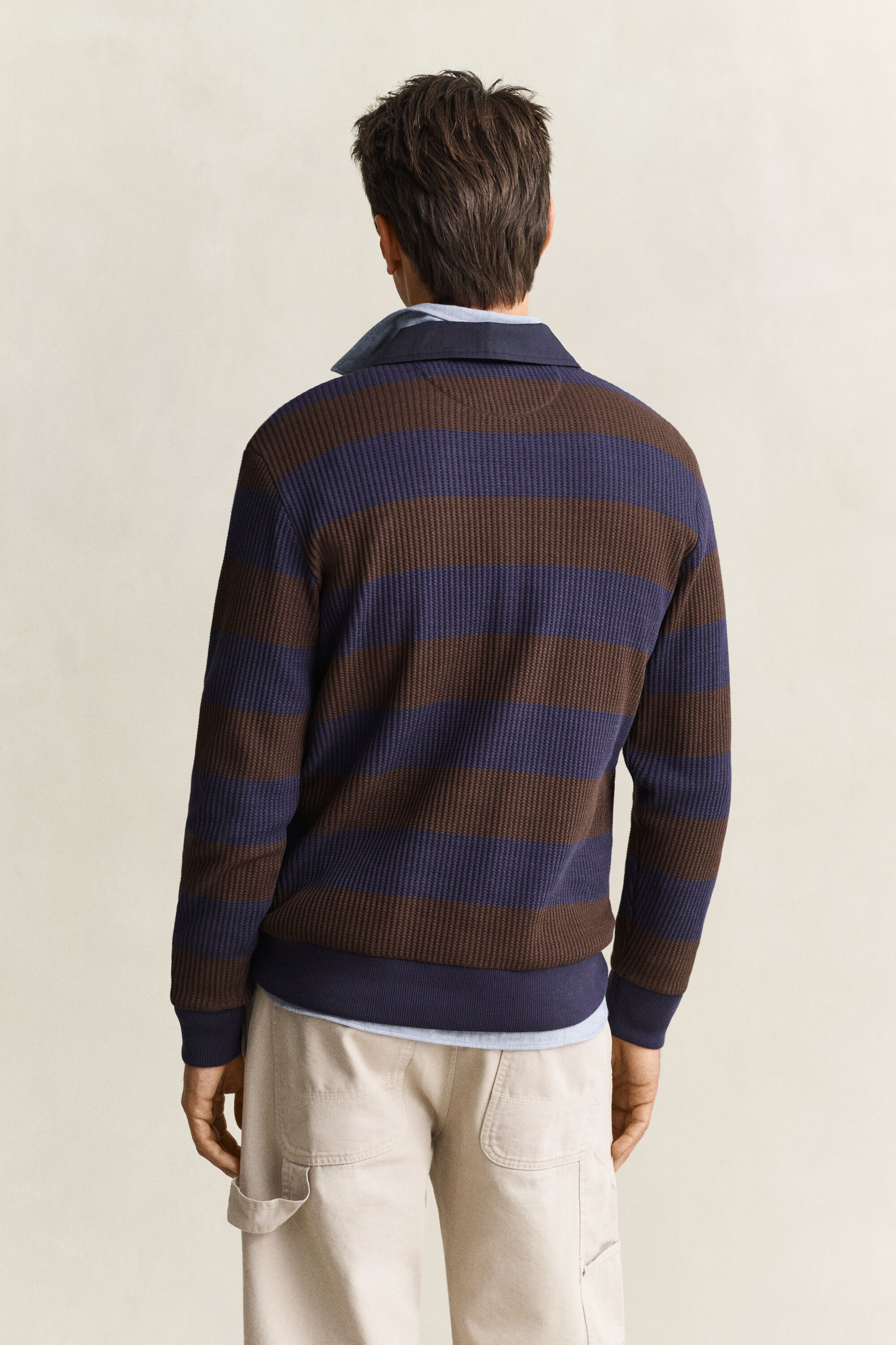 Polo com textura waffle às riscas