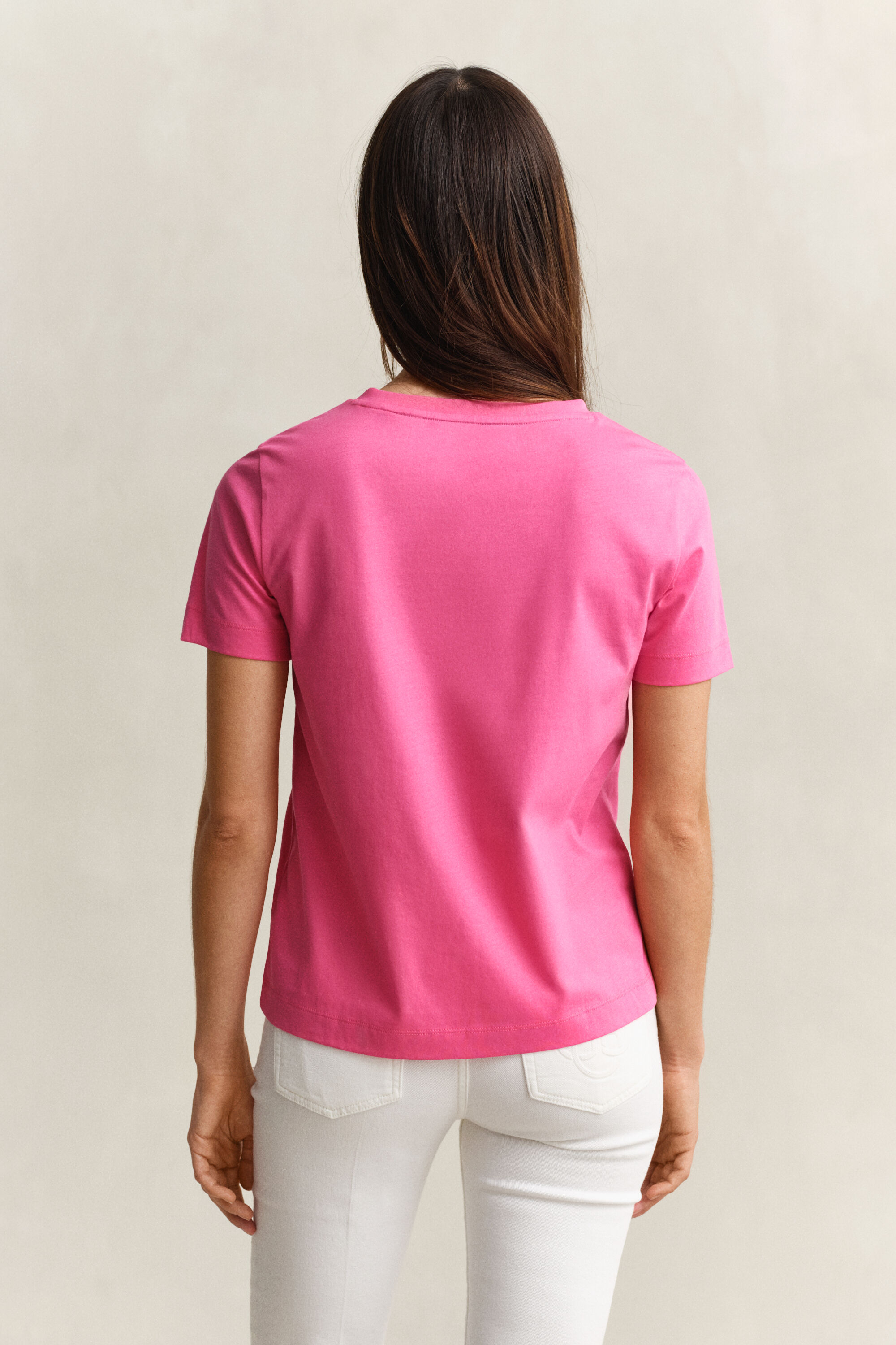 T-shirt com decote em V Shield