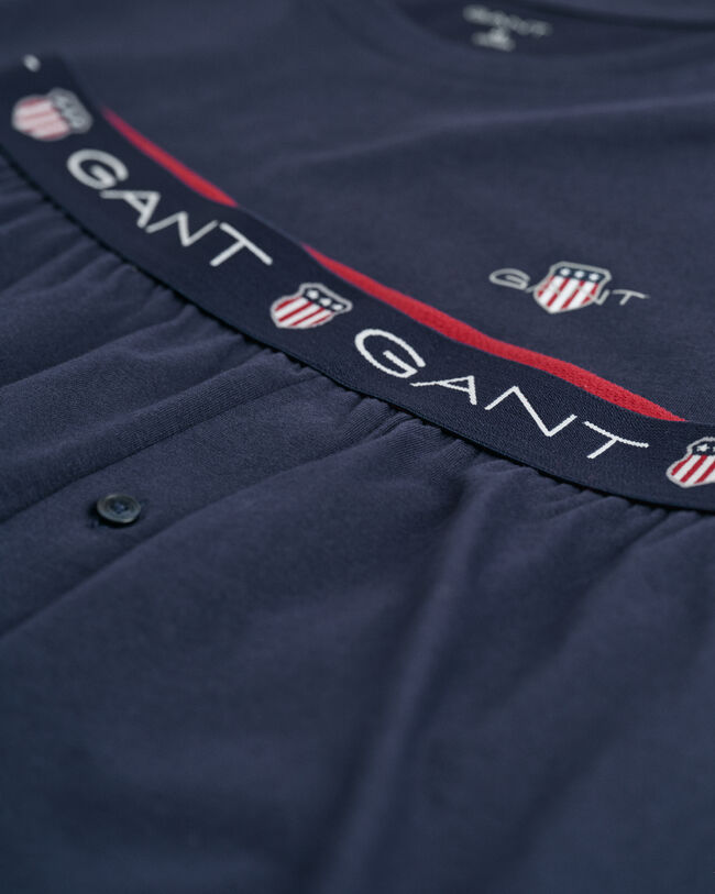 Pijama com calções e t-shirt