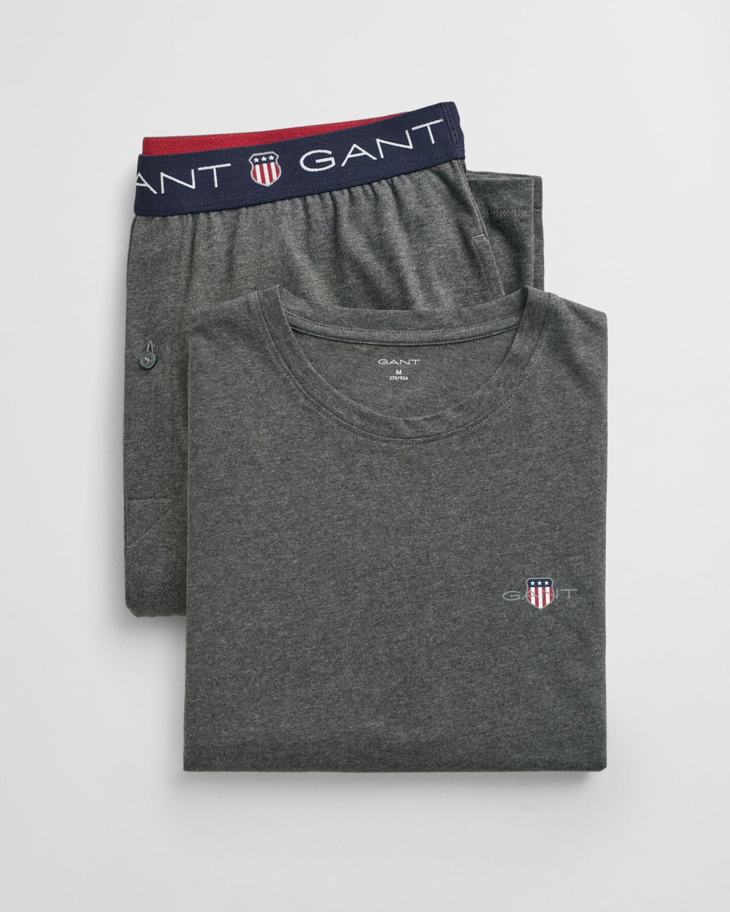 Pijama com cal&ccedil;&otilde;es e t-shirt