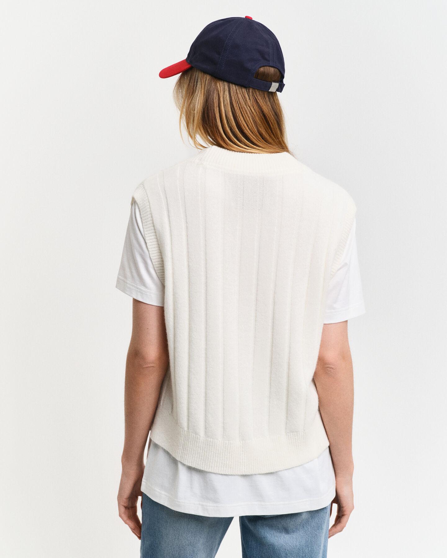 Colete com decote em V em lã com canelado largo