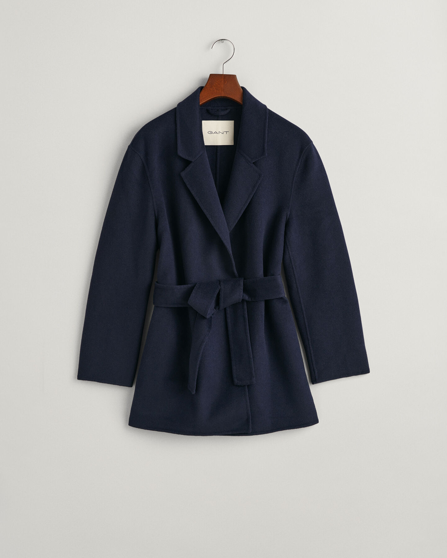 Blazer com cinto cosido à mão