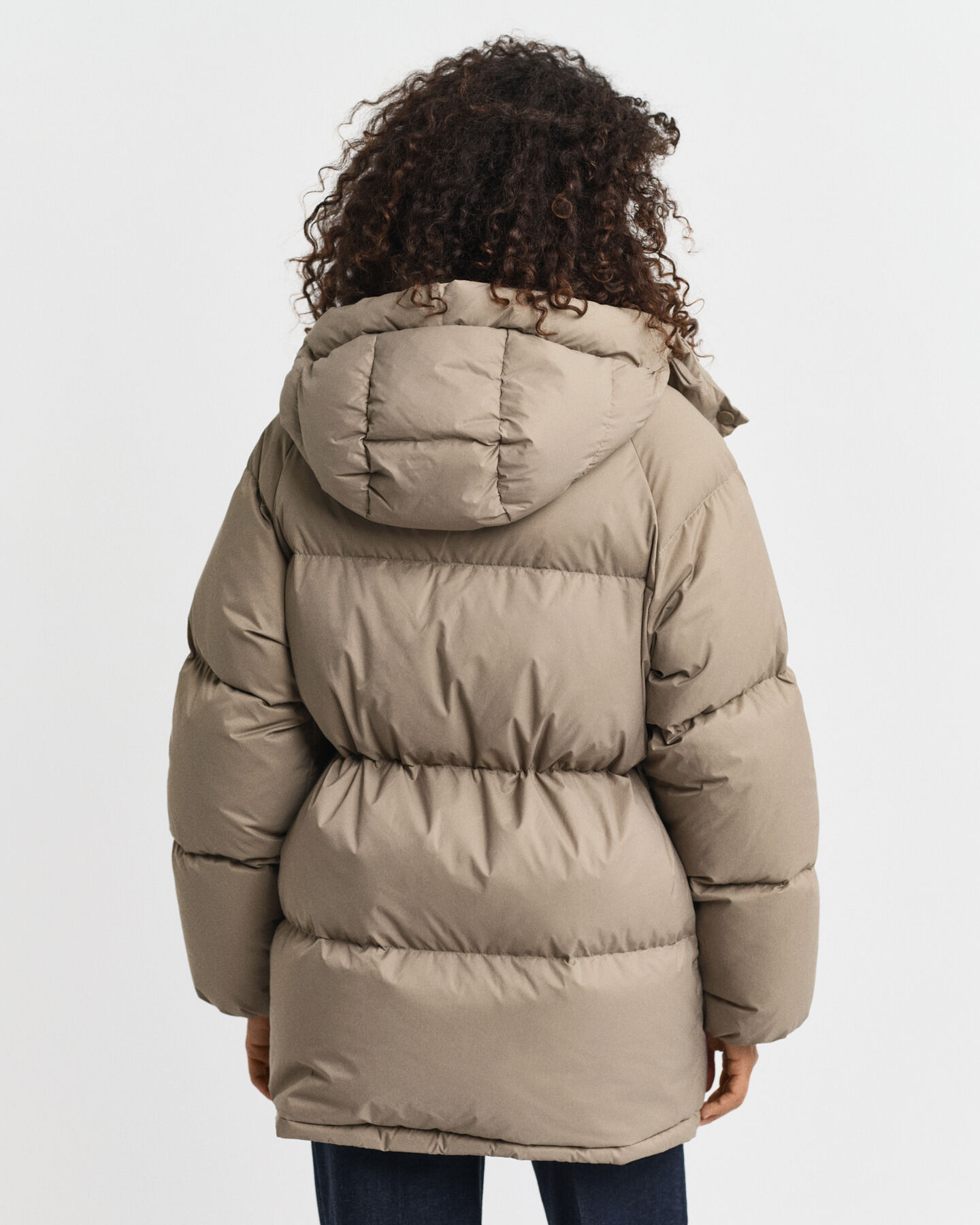 Blusão de penas com comprimento médio