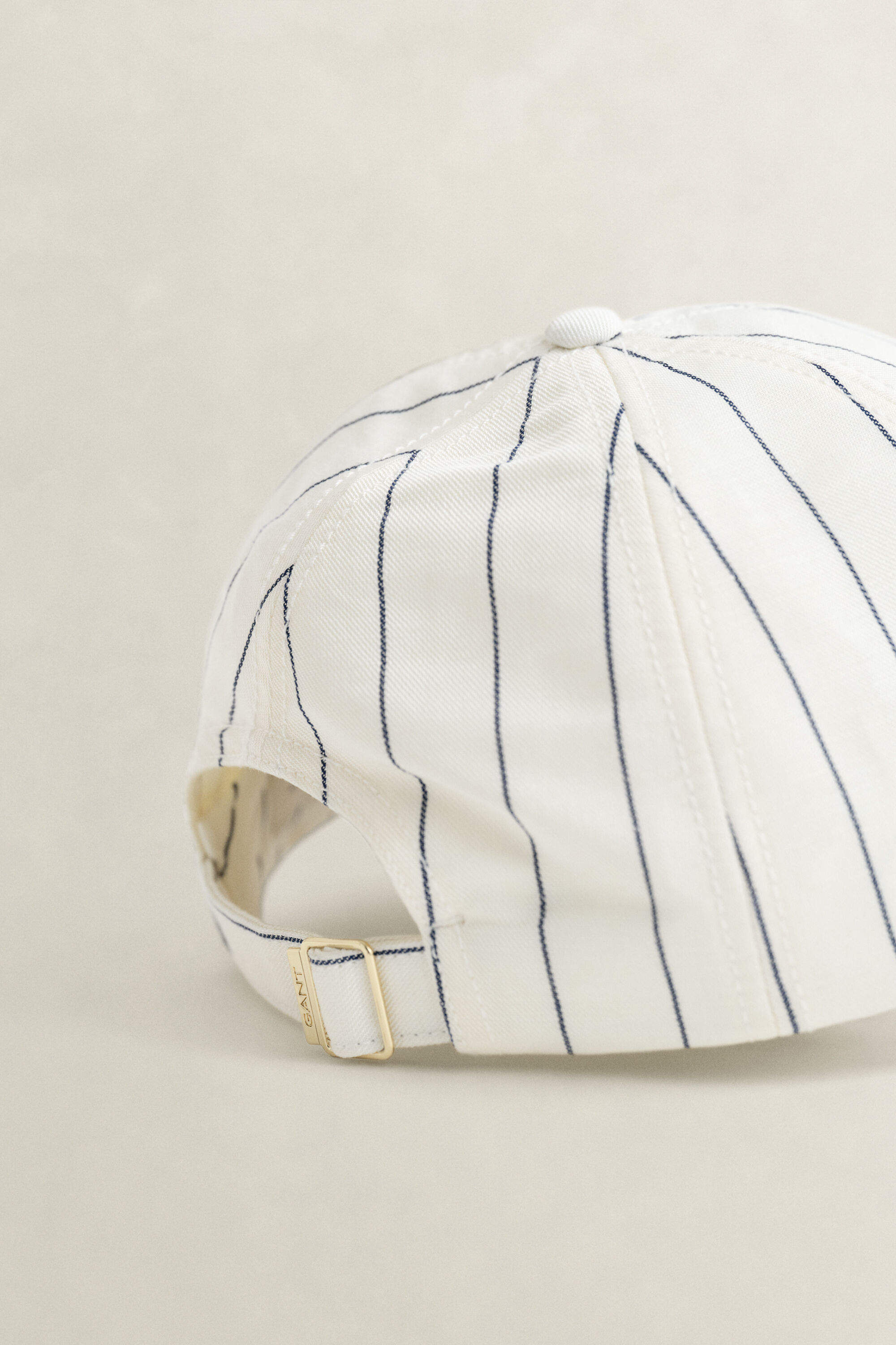 Boné em mistura de linho às riscas