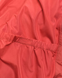 Blus&atilde;o de penas m&eacute;dio