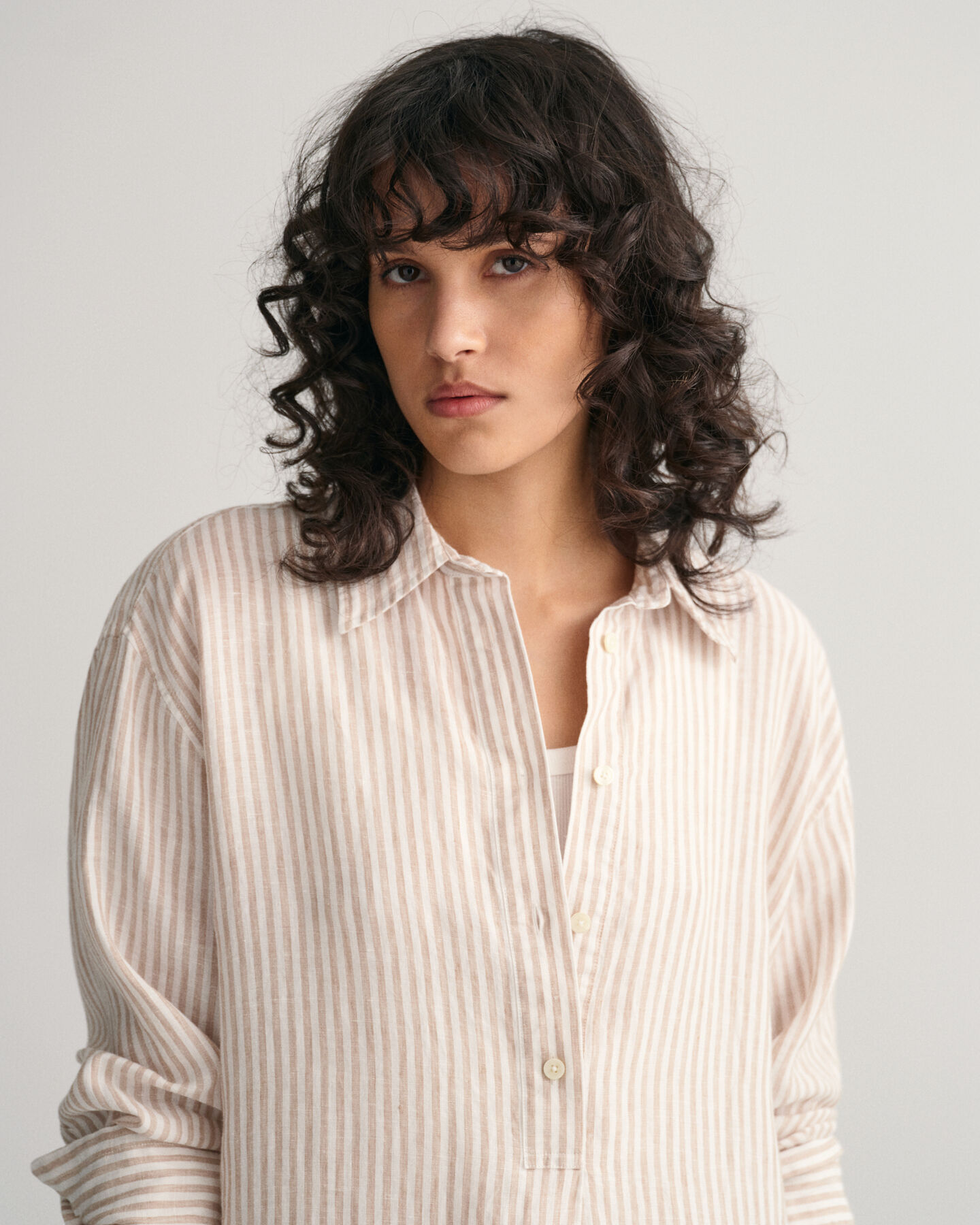 Vestido-camisa em linho às riscas